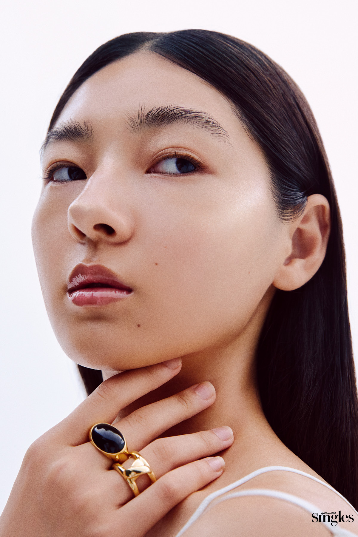 촉촉한 피부 표현에 블러셔 하나로 살리는 스킨 메이크업