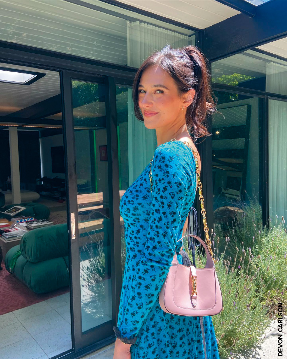 데본 칼슨의 커튼 뱅