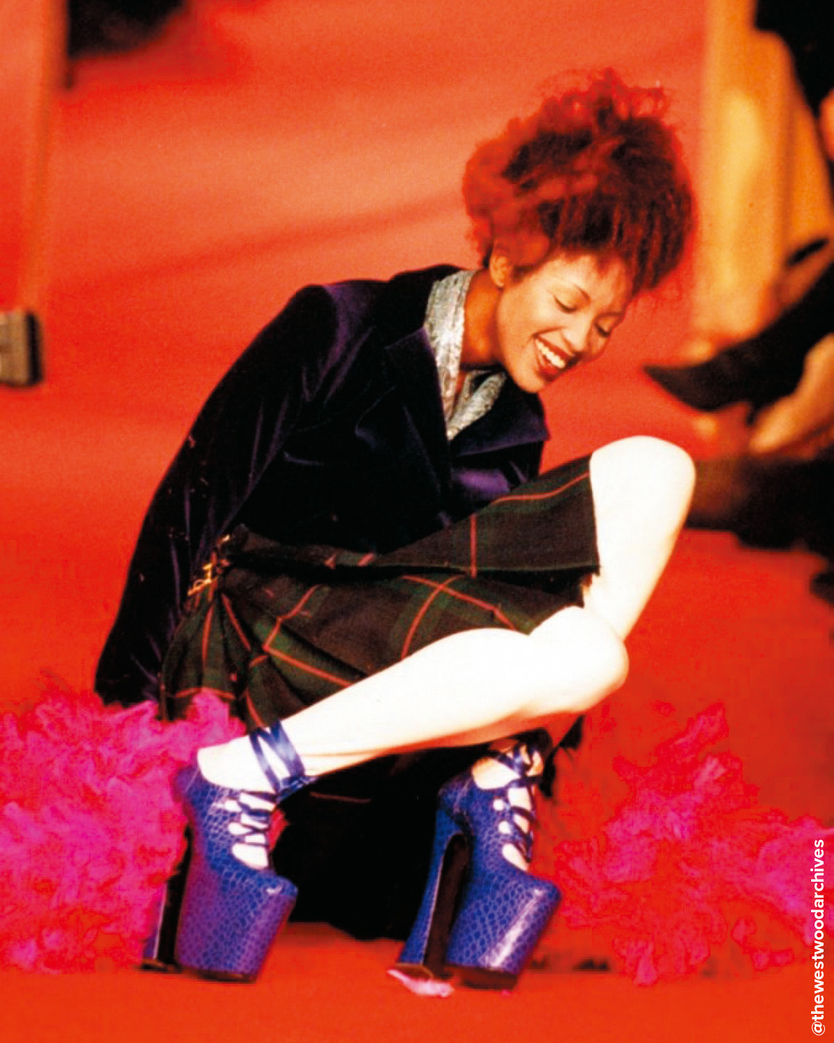 1993FW 비비안 웨스트우드 쇼 나오미 캠벨의 모습