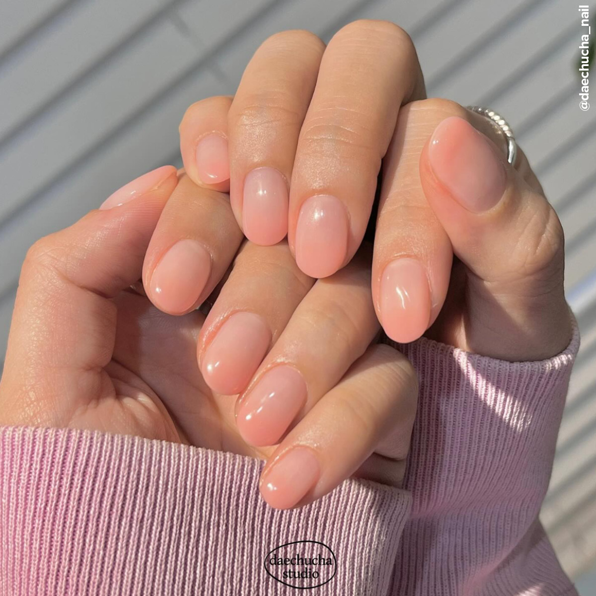 대추차 스튜디오의 파스텔 톤 핑크톤 네일 디자인