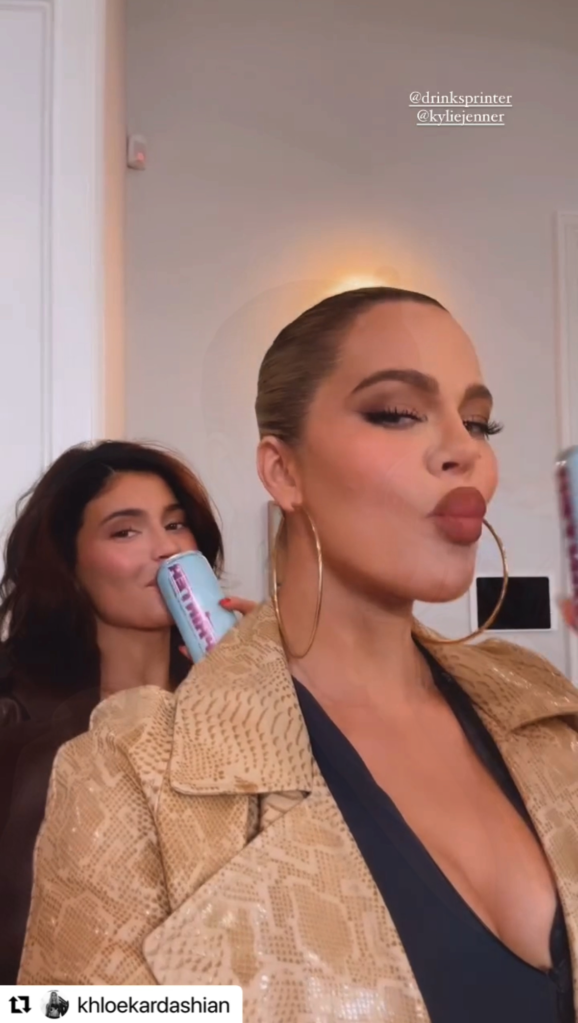 미국 론칭을 앞둔 프리미엄 보드카 ‘스프린터(Sprinter)'를 소개하는 클로이 카다시안의 인스타그램 스토리