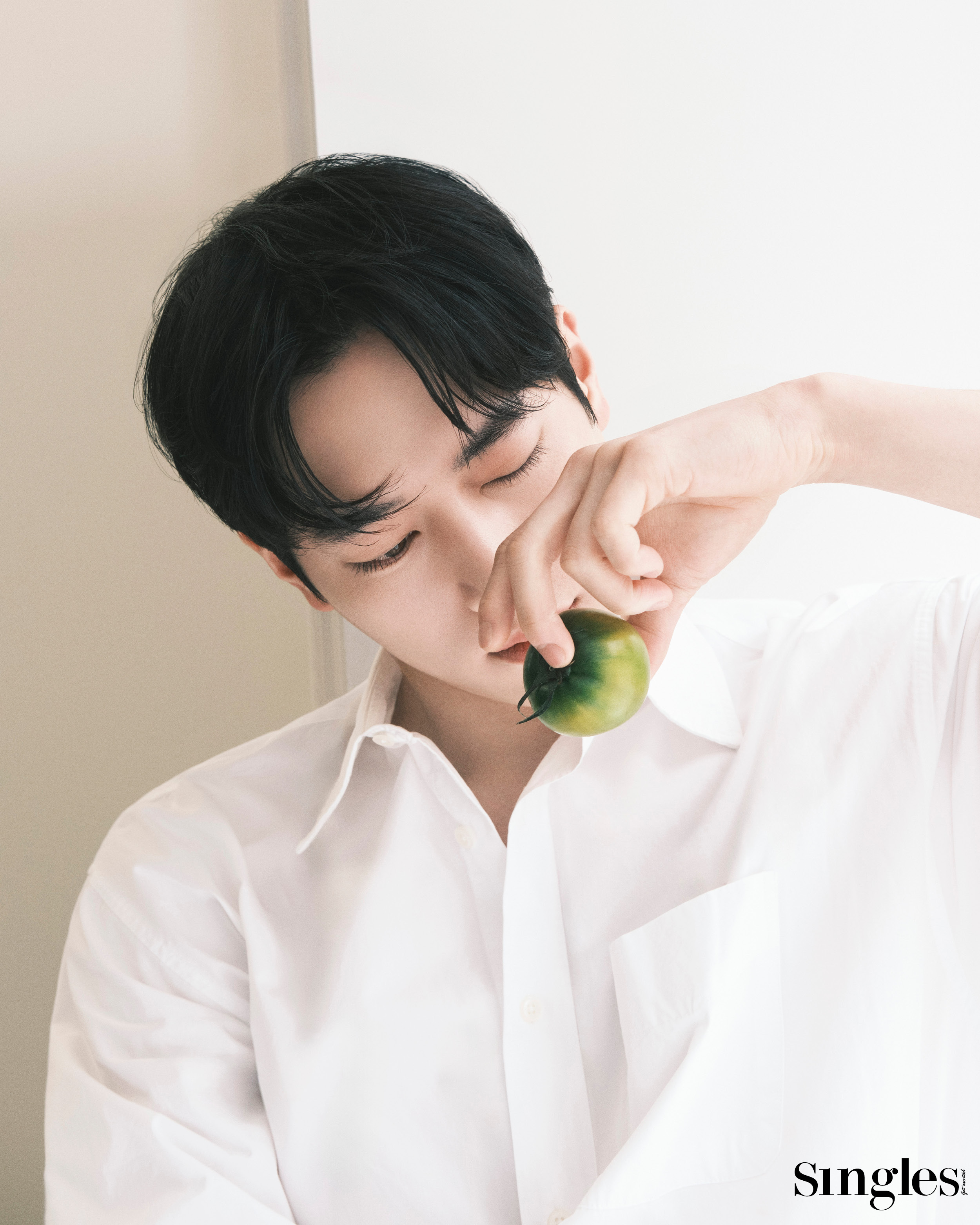 서강준의 싱글즈 뷰티 화보, 싱글즈 화보, 성분에디터 화보, 서강준 성분에디터, 서강준 앰플, 서강준 세럼, 서강준 그린토마토, 서강준 화장품, 서강준 셔츠