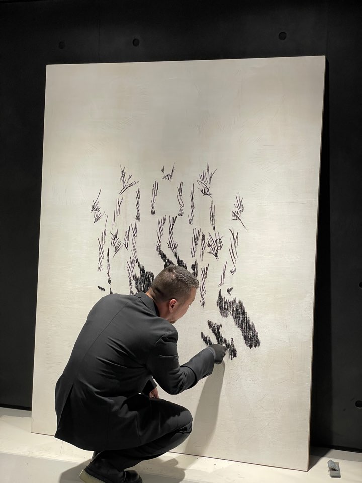 갤러리 느와 개관을 기념한 드로잉 아티스트 ‘성립(SEONGLIB)’의 전시회