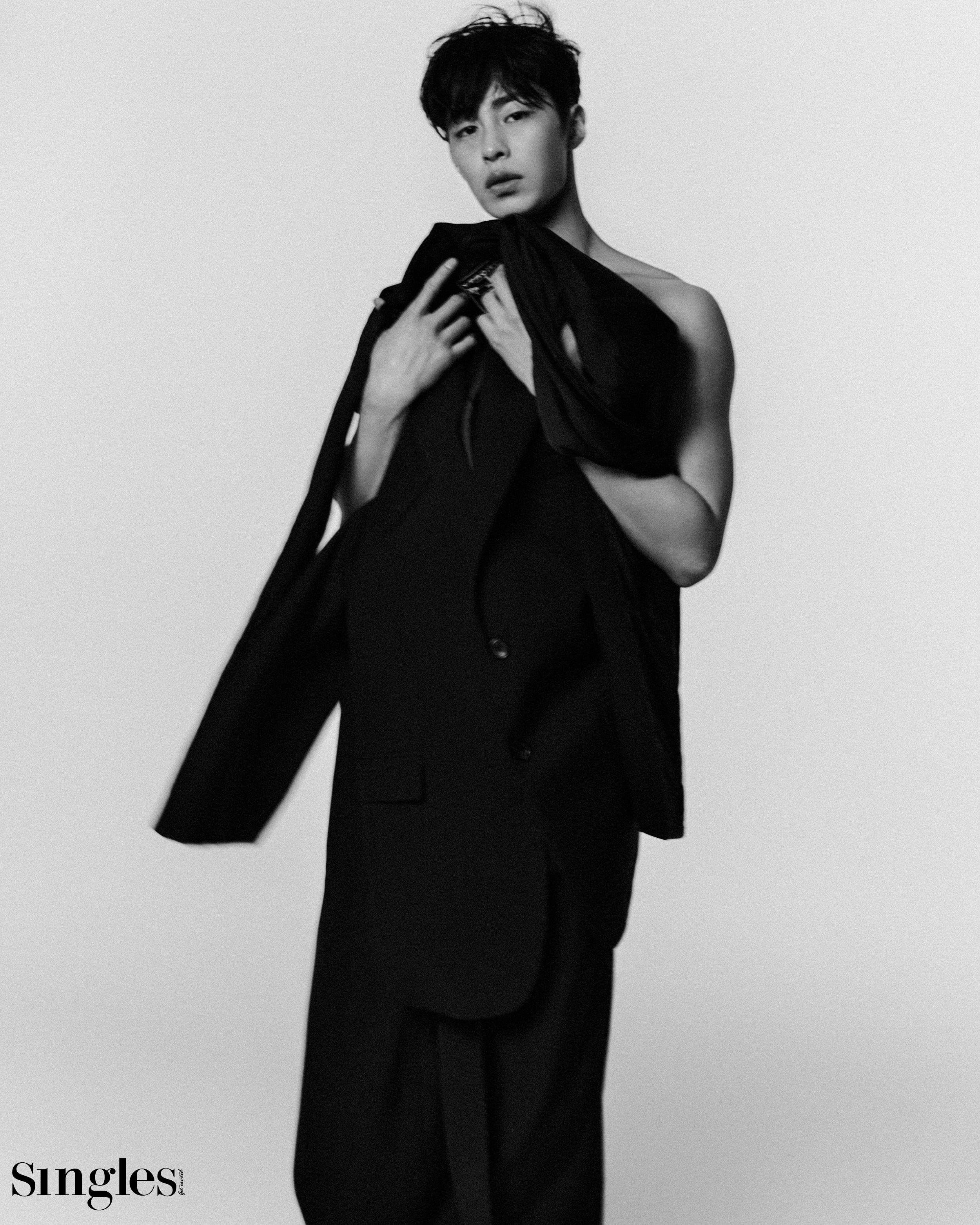 이재욱, 이재욱 화보, 이재욱 싱글즈 화보, 이재욱 로얄로더,  이재욱 환혼, 이재욱 장욱, 이재욱 인터뷰, 이재욱 상탈, 이재욱 자켓, 이재욱 스카프, 이재욱 카리나, 이재욱 상탈