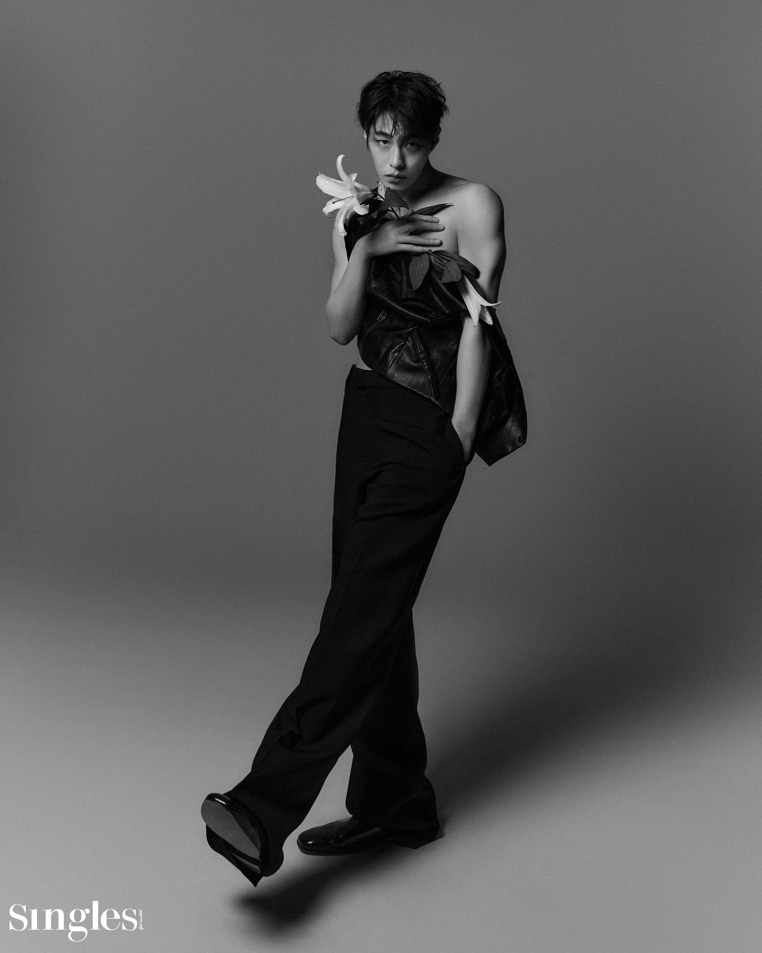 이재욱, 이재욱 화보, 이재욱 싱글즈 화보, 이재욱 로얄로더,  이재욱 환혼, 이재욱 장욱, 이재욱 인터뷰, 이재욱 상탈, 이재욱 자켓, 이재욱 스카프, 이재욱 카리나, 이재욱 상탈