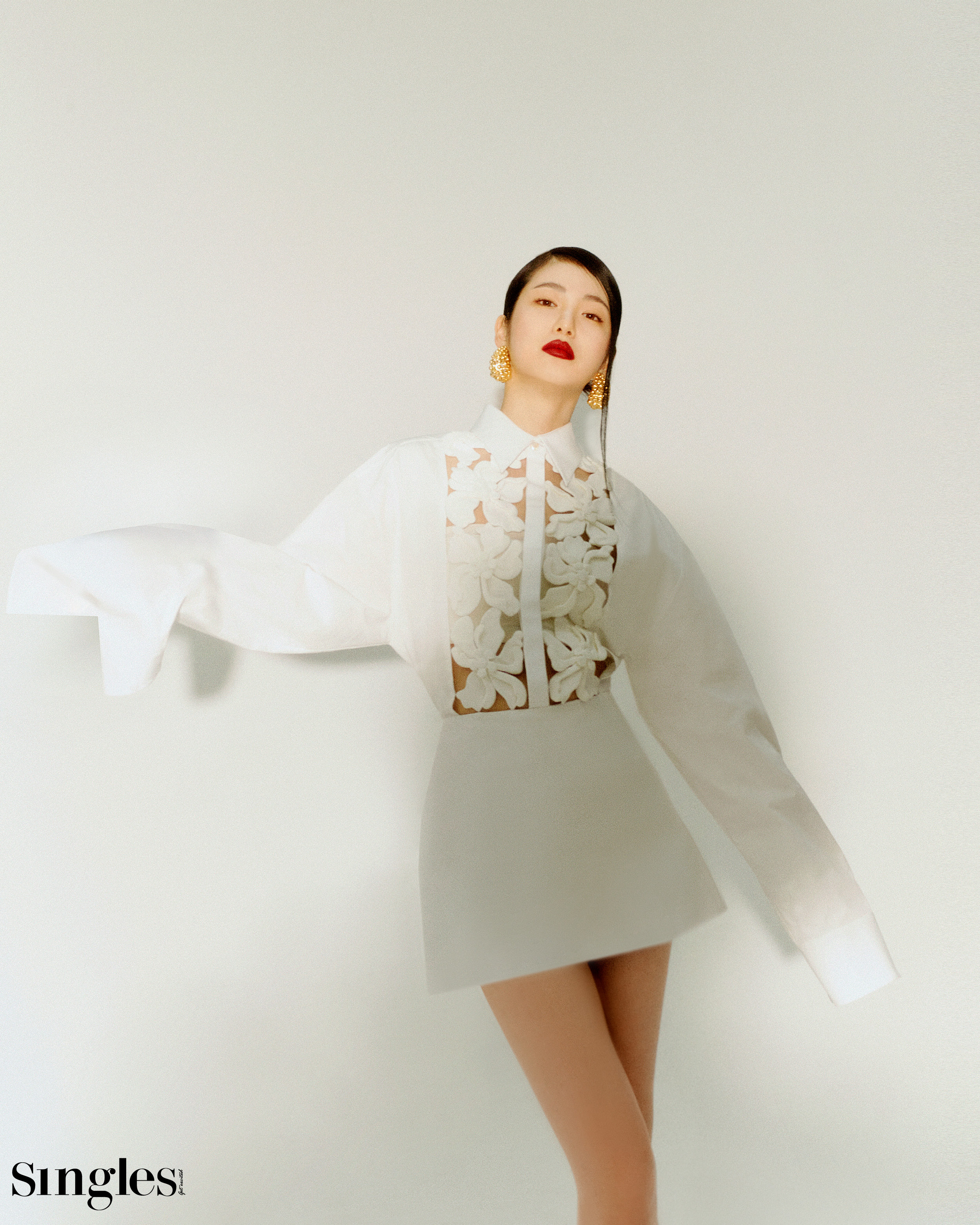 신예은 싱글즈 화보, 신예은, 신예은 화보, 신예은 화장, 신예은 립, 신예은 스모키,