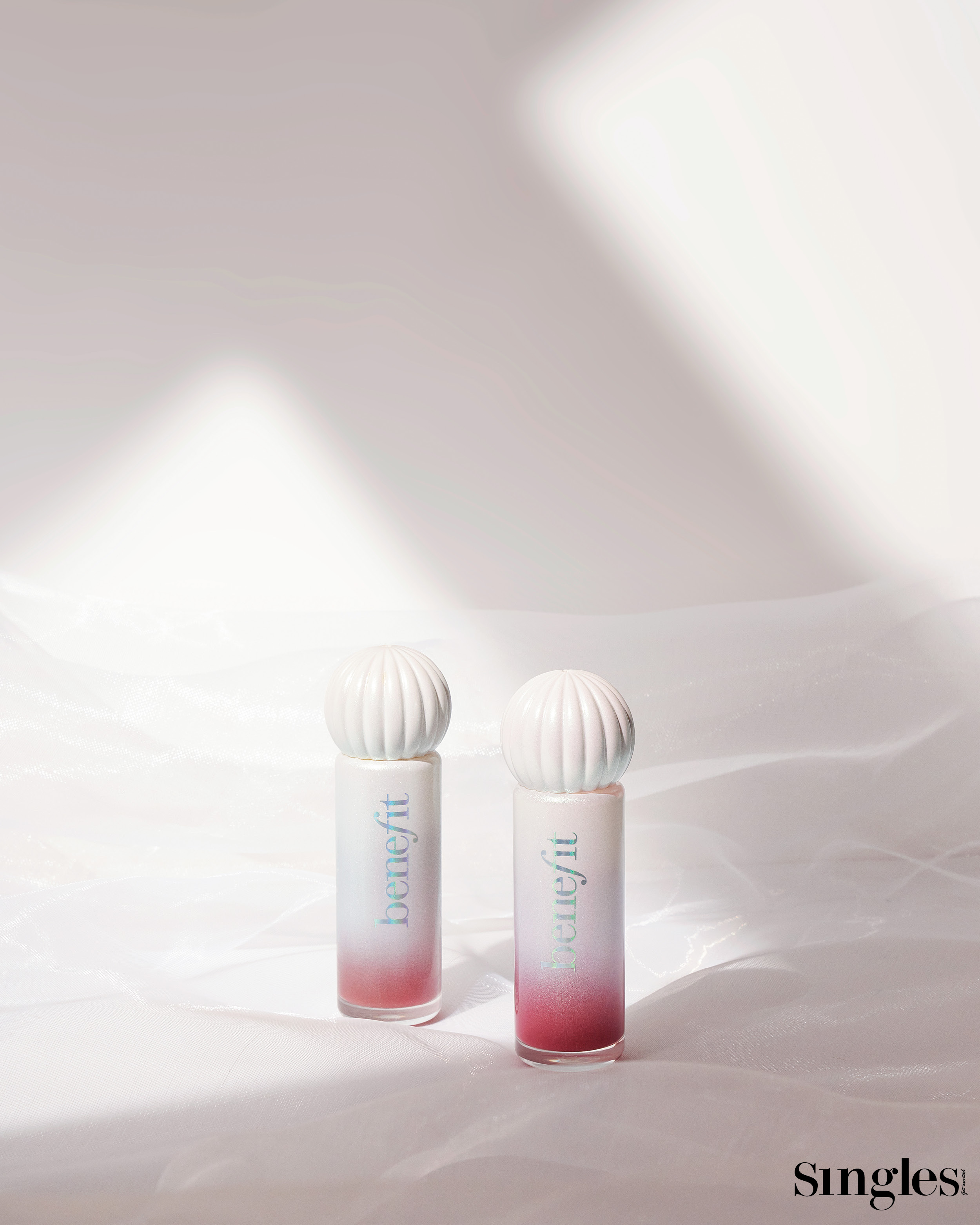 NCT 태용의 베네피트 싱글즈 화보, NCT 태용, 베네피트, 태용 베네피트, 태용, 베네피트, 태용 립, 스플래시 듀이 틴트, 태용 립 메이크업, 베네피트 리치 비치, 베네피트 히비스키스