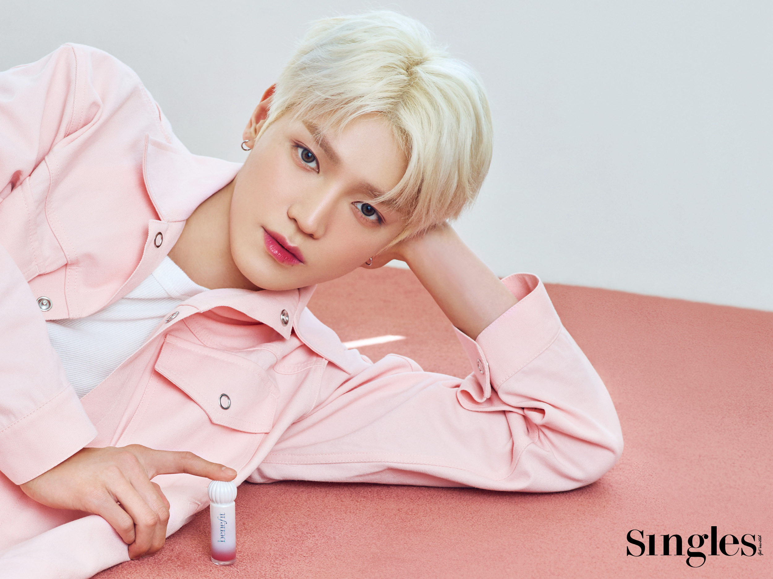NCT 태용의 베네피트 싱글즈 화보, NCT 태용, 베네피트, 태용 베네피트, 태용, 베네피트, 태용 립, 스플래시 듀이 틴트, 태용 립 메이크업