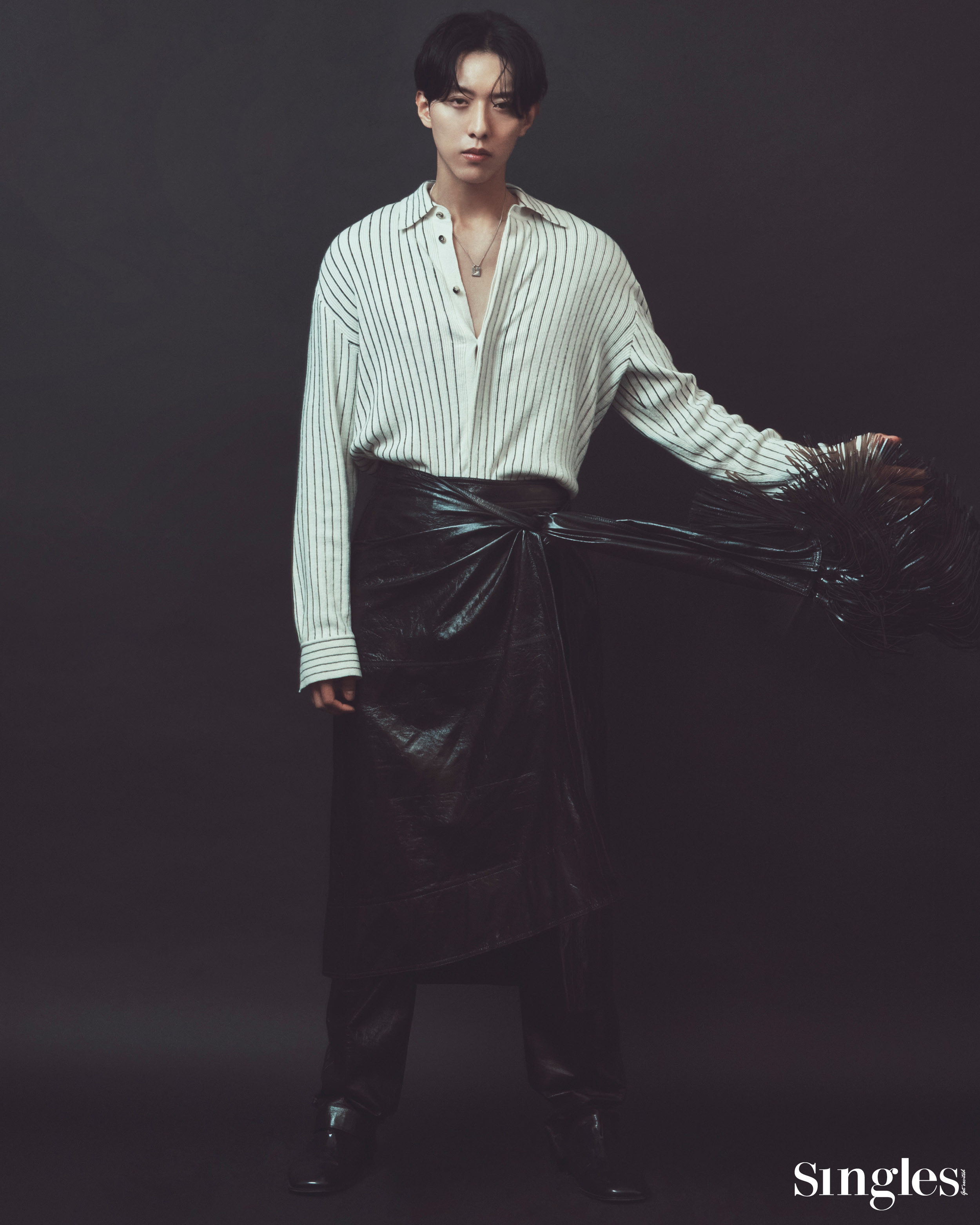 이정신 싱글즈 화보, 이정신 7인의 부활, 이정신 씨엔블루, 이정신 재킷, 이정신, 7인의 부활, 씨엔블루, 이정신 톰우드, 이정신 보테가베네타