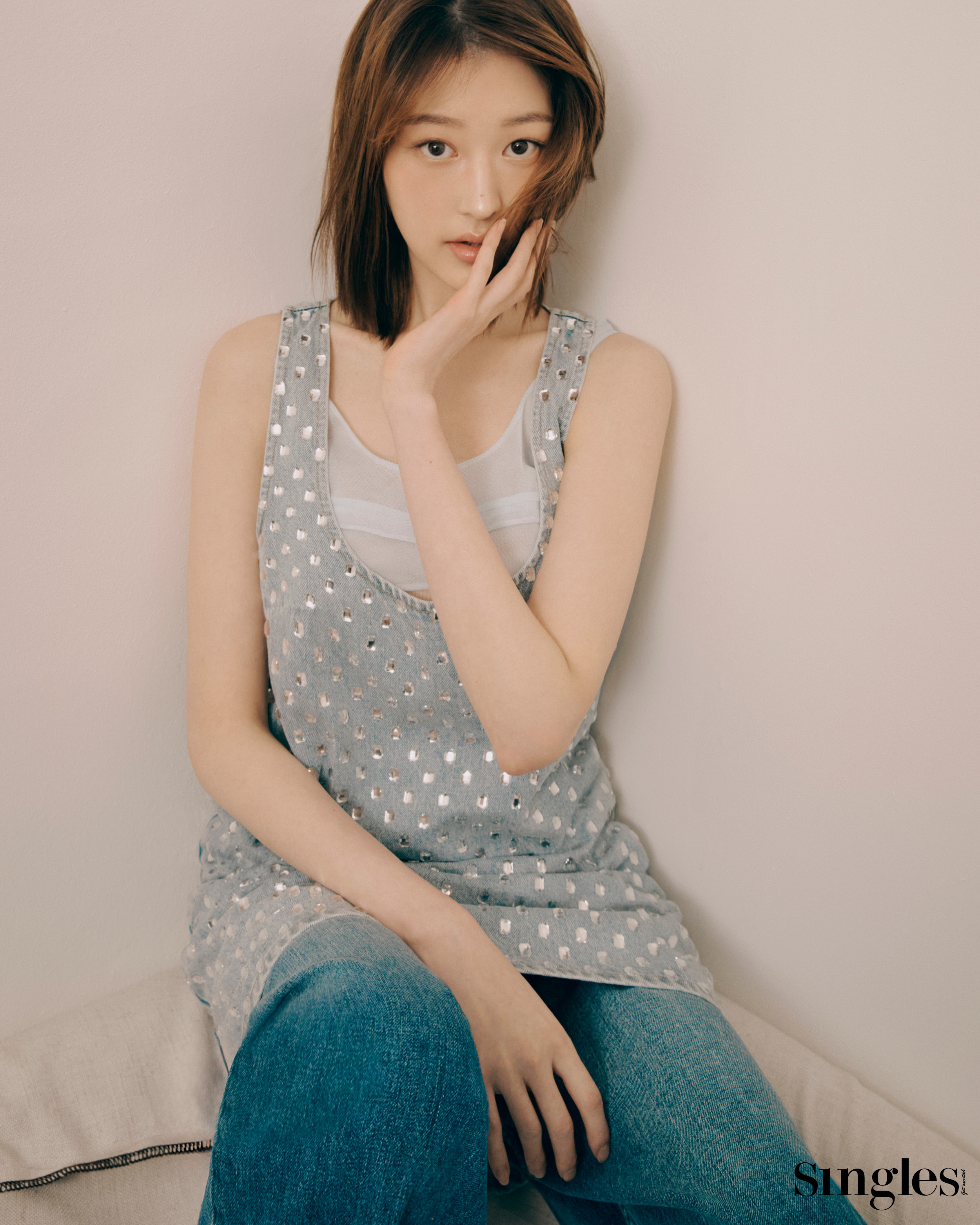 장다아의 싱글즈 화보. 장다아, 장다아 화보, 장다아 연기, 장다아 장원영, 장다아 드레스, 장다아 발렌티노