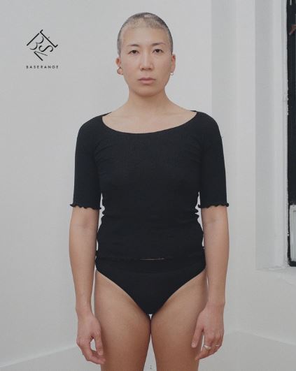 베이스레인지 블랙 티셔츠 