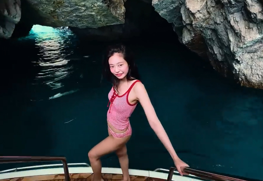 제니 카프리에서 입은 보디 비키니