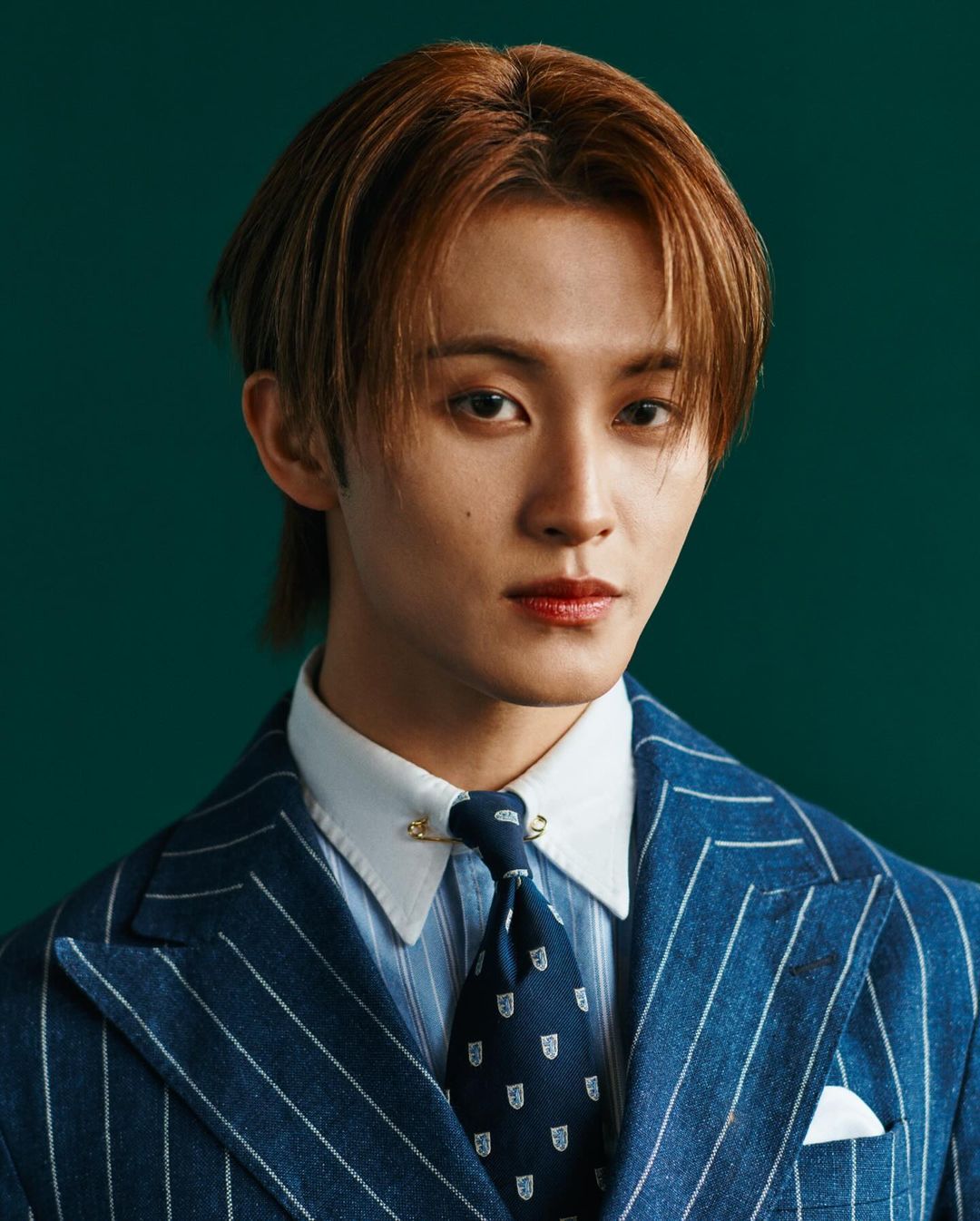 NCT 마크의 폴로 랄프로렌 스트라이프 슈트 스타일