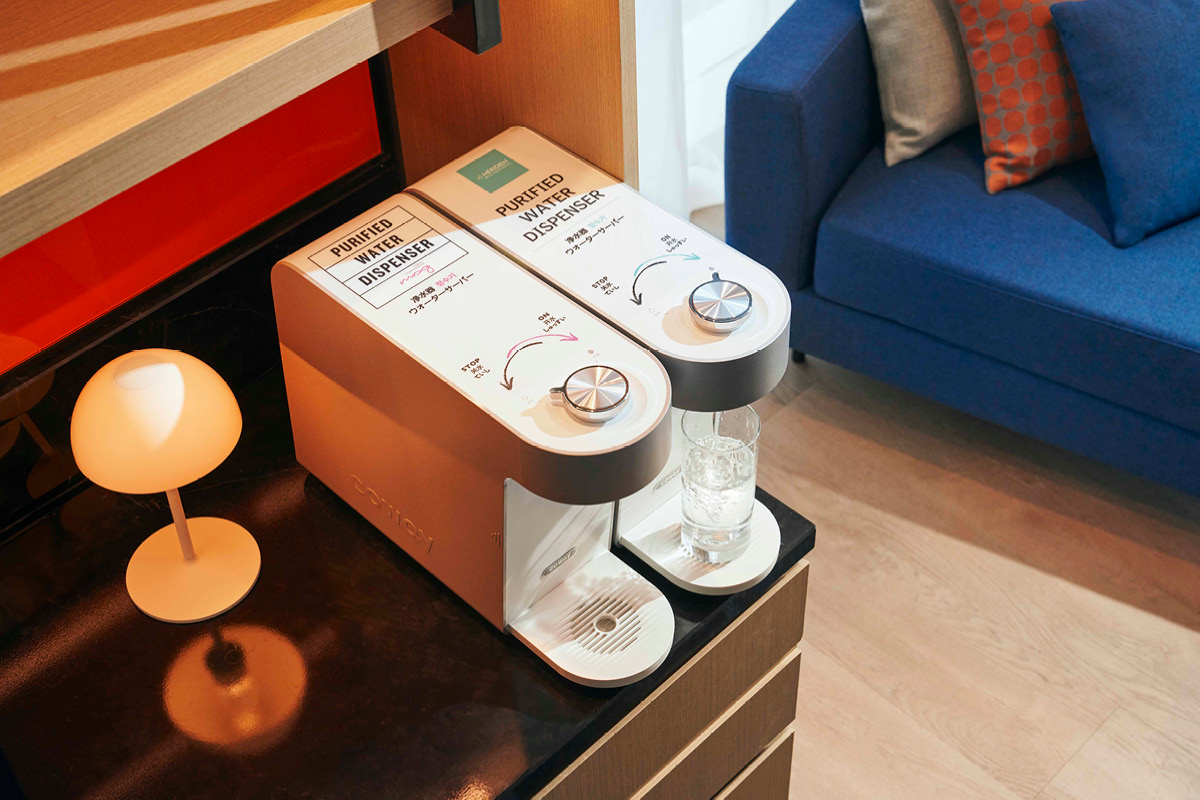 메리어트 인터내셔널은 올해 말까지 한국의 18개 메리어트 호텔 객실 내 플라스틱 생수병을 정수기로 교체한다고 밝혔다