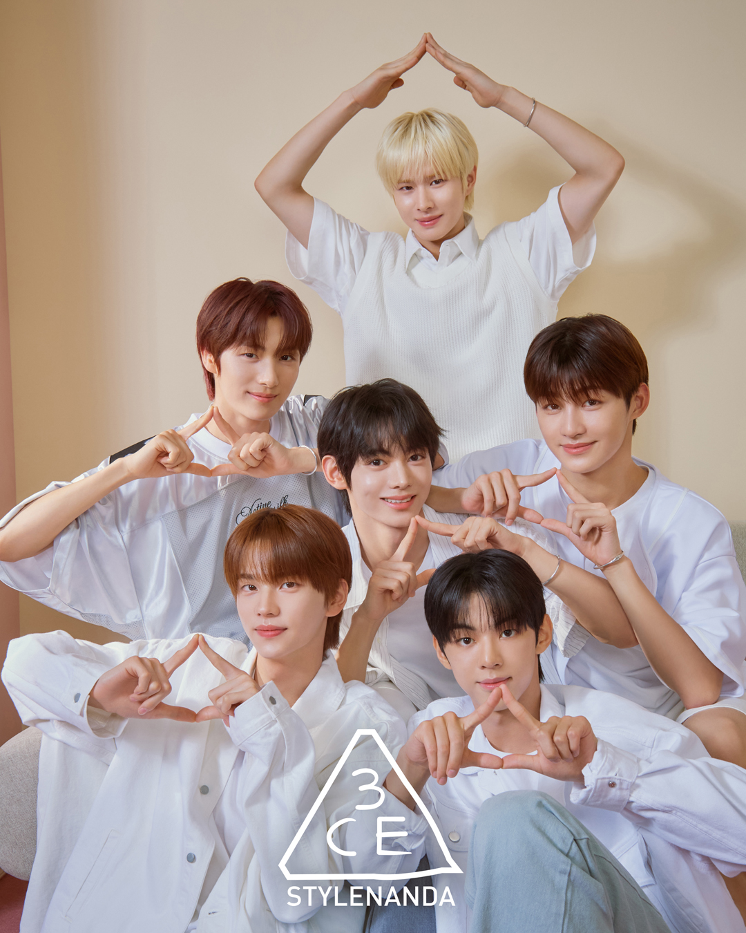 투어스 3CE 핏팅 메쉬 쿠션 화보 이미지