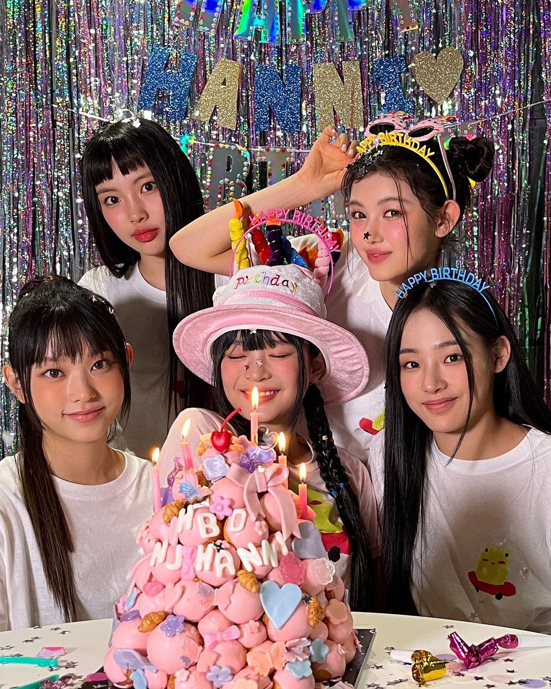 누데이크의 뉴진스 하니 생일 케이크