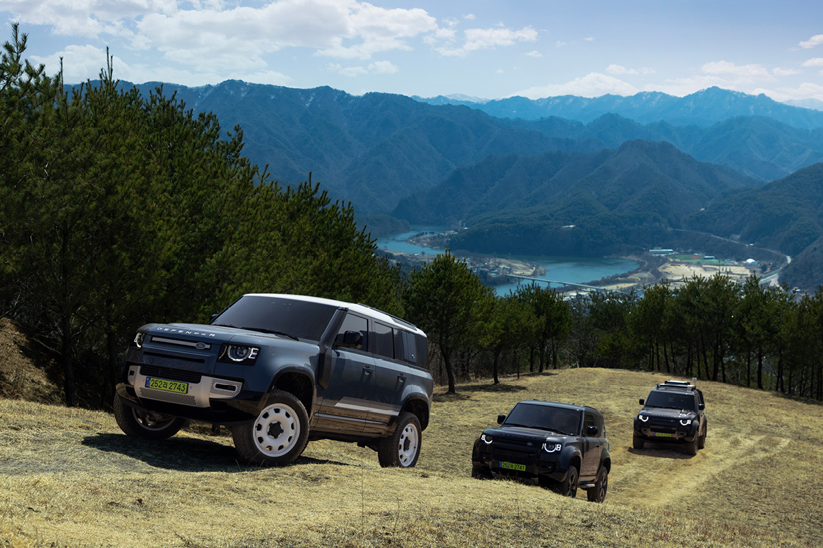 LR 코리아가 이 시대 가장 아이코닉한 오프로더로 평가받는 디펜더의 2024년형 모델을 출시