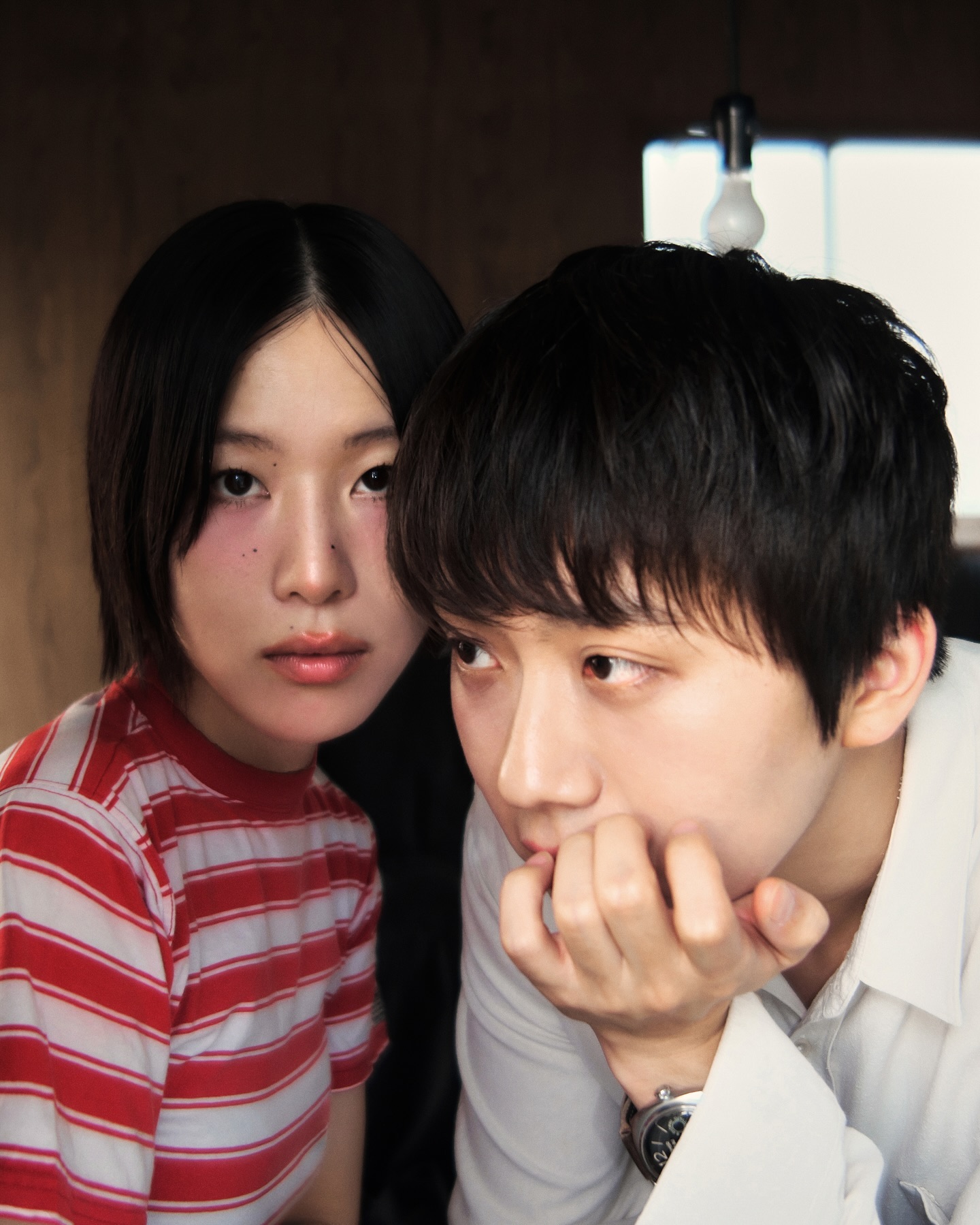 싱글즈가 엄선한 플레이리스트 ‘싱플’을 기다렸다면 어서 들어오길! 수민 & 슬롬의 두 번째 협업 <MINISERIES 2>를 집중 분석한다. 오늘의 주제는 ‘사랑 끝에 초연함’이다.