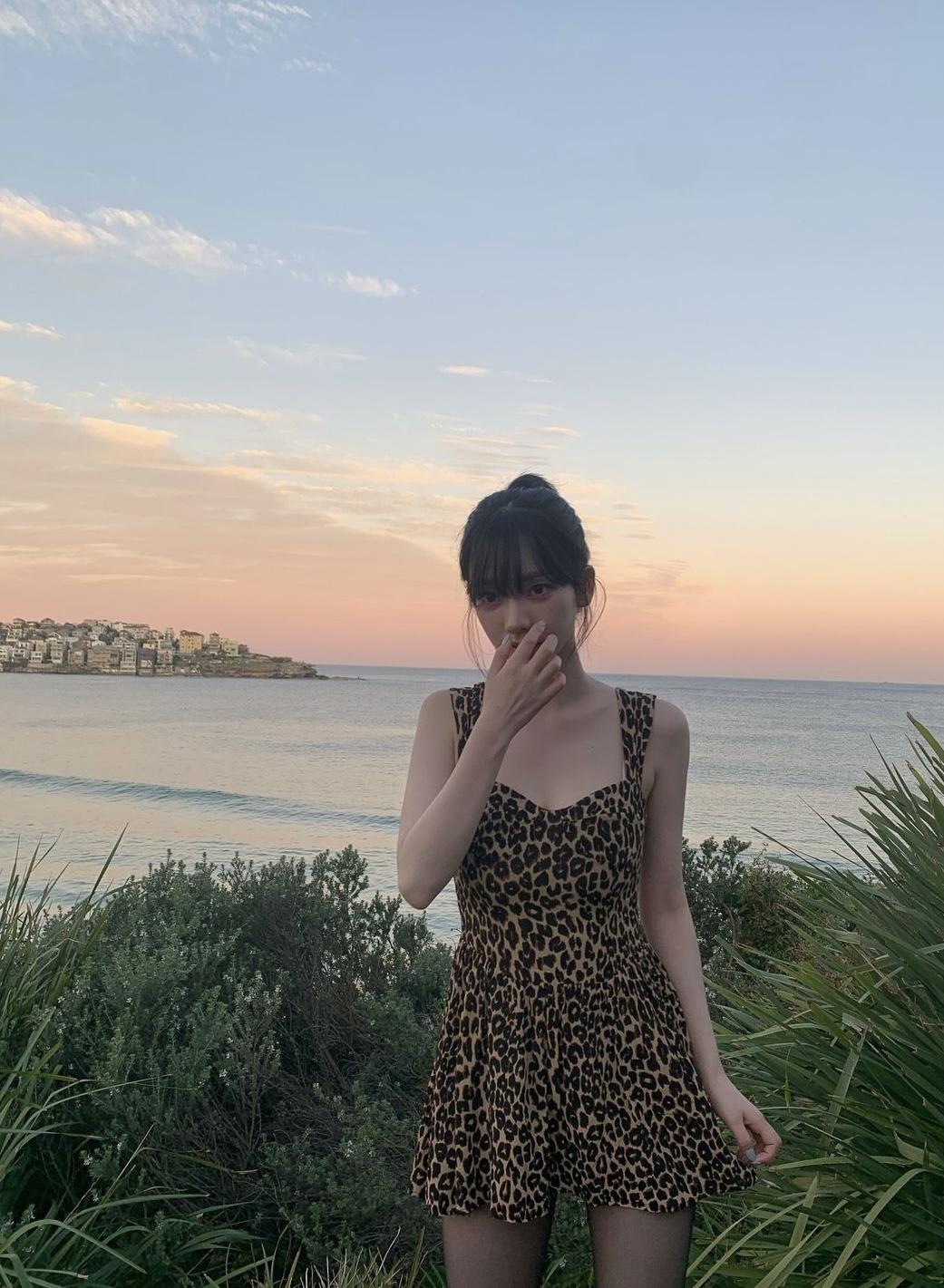 호피무늬 드레스를 입은 에스파 카리나