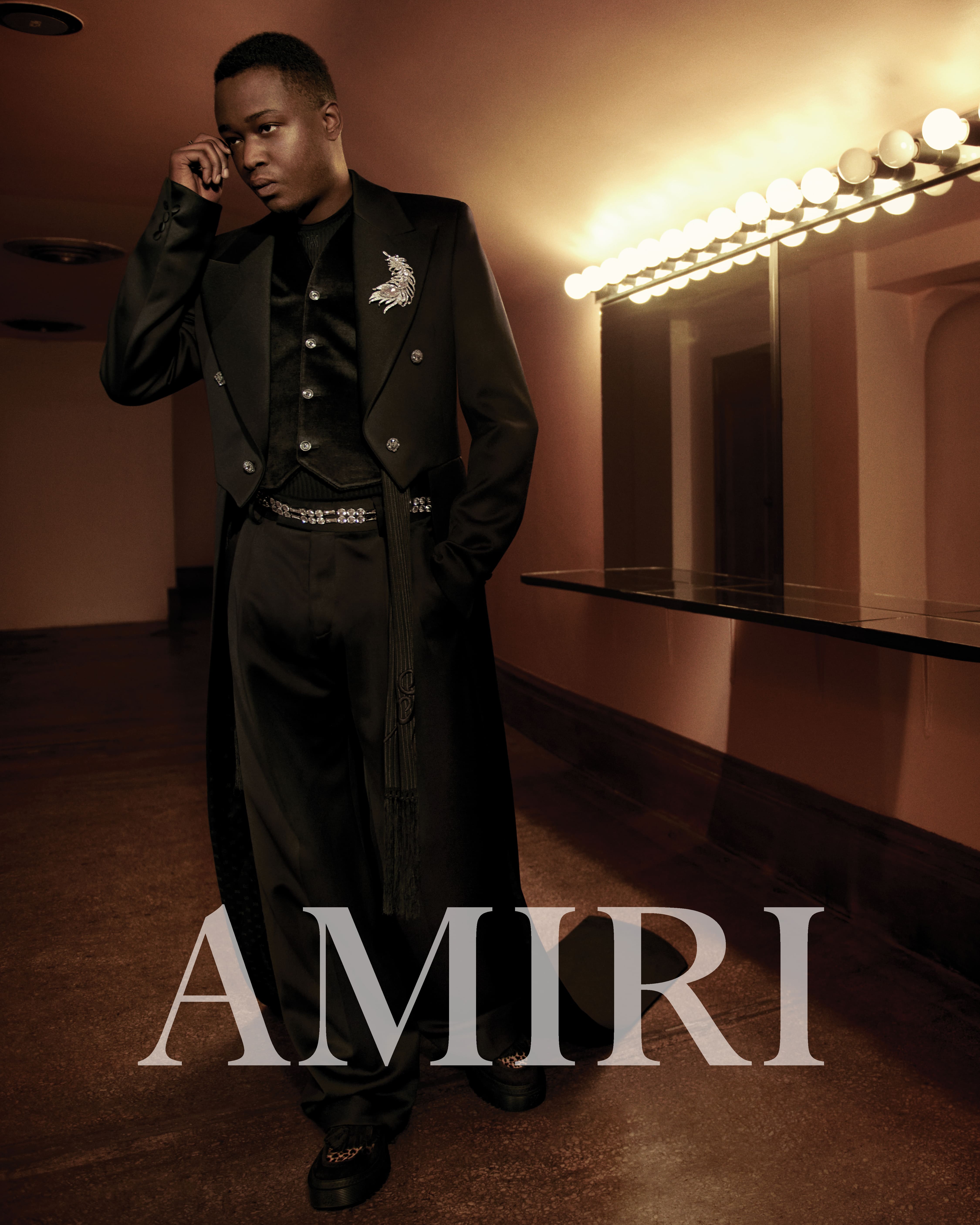 아미리 2024 F/W 캠페인에 참여한 배우 애쉬튼 샌더슨