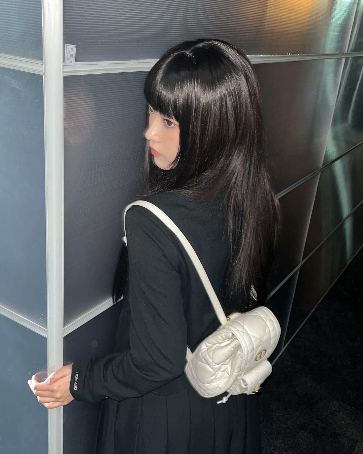 뉴진스 해린이 입은 착장은 백을 제외하고 모두 모델 서지수가 론칭한 브랜드 코이세이오. 