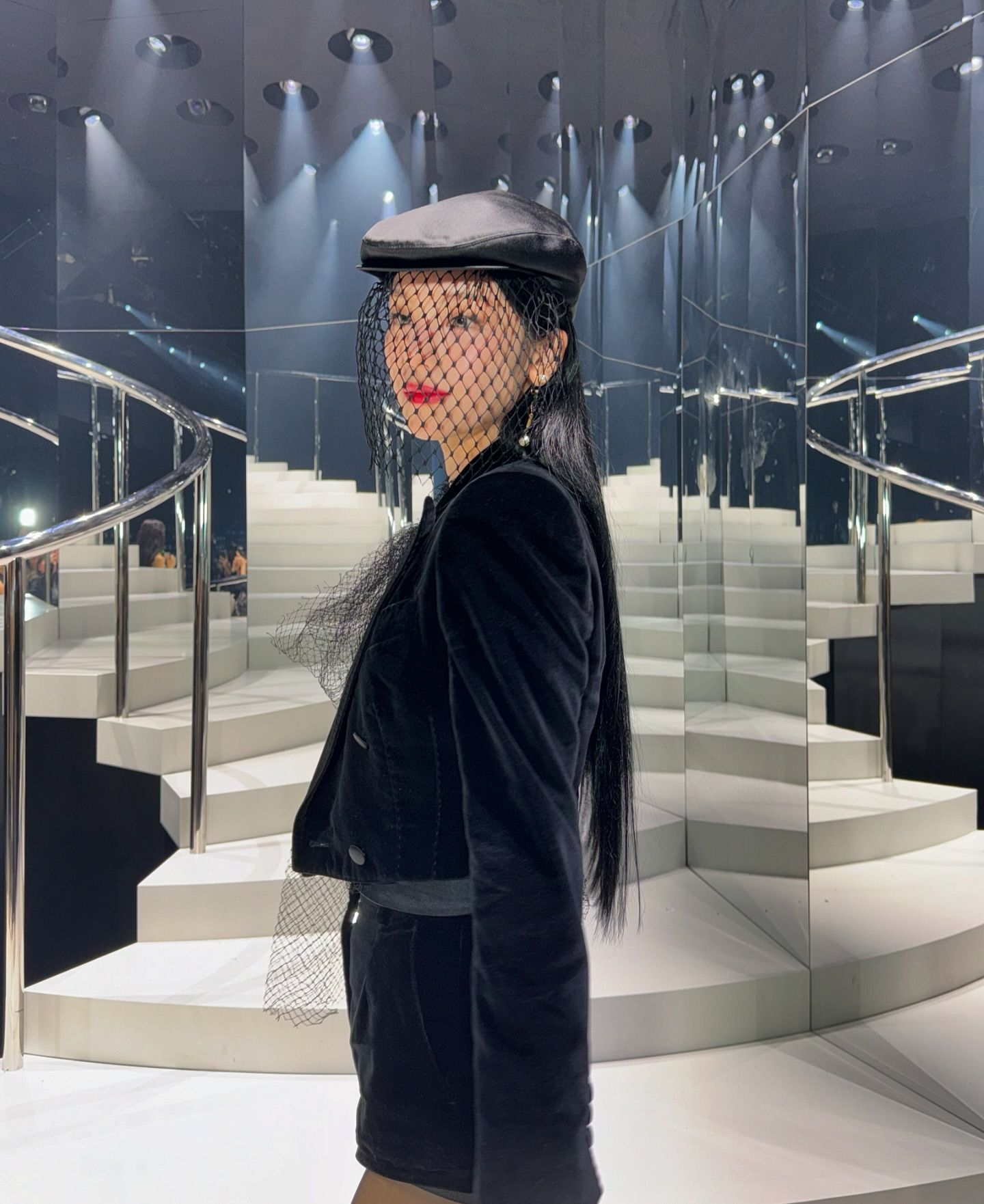 밀라노 패션위크 2025 S/S 돌체앤가바나 쇼에 참석한 있지 예지