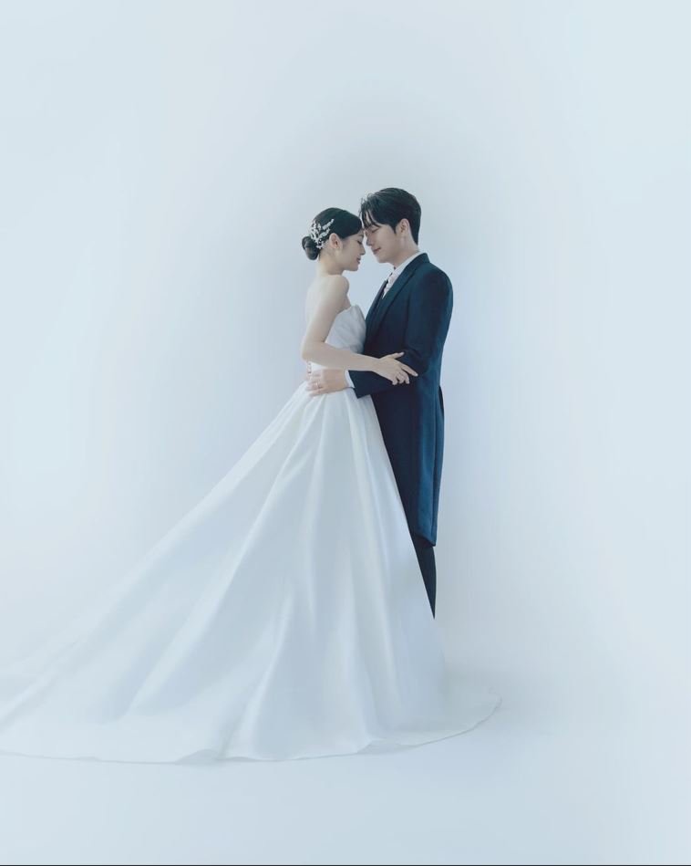 김연아 고우림 결혼 기념일 화보