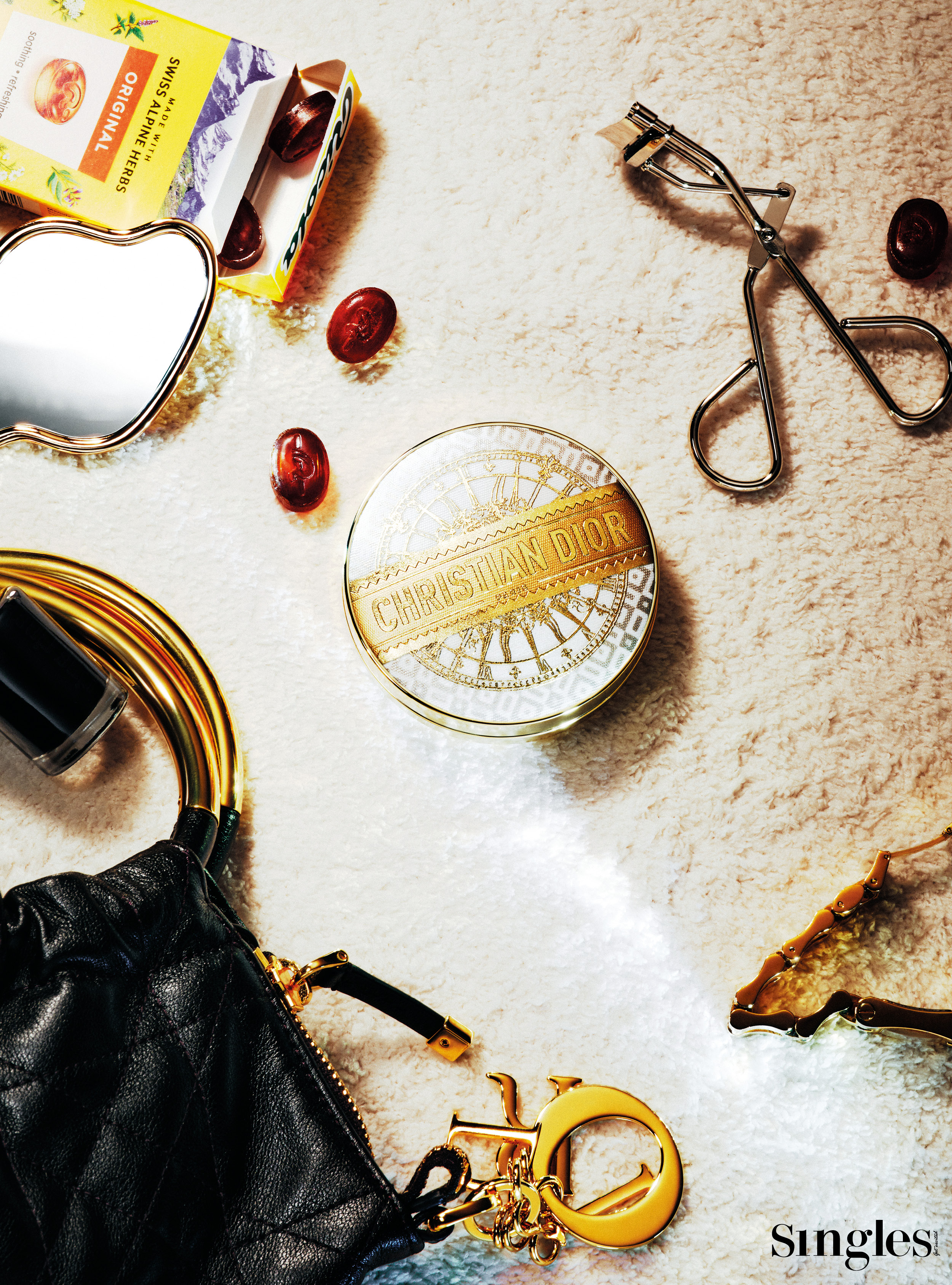 디올 뷰티 2024 디올 홀리데이 메이크업 컬렉션 - 디올 포에버 쿠션 케이스 - 그랑 발