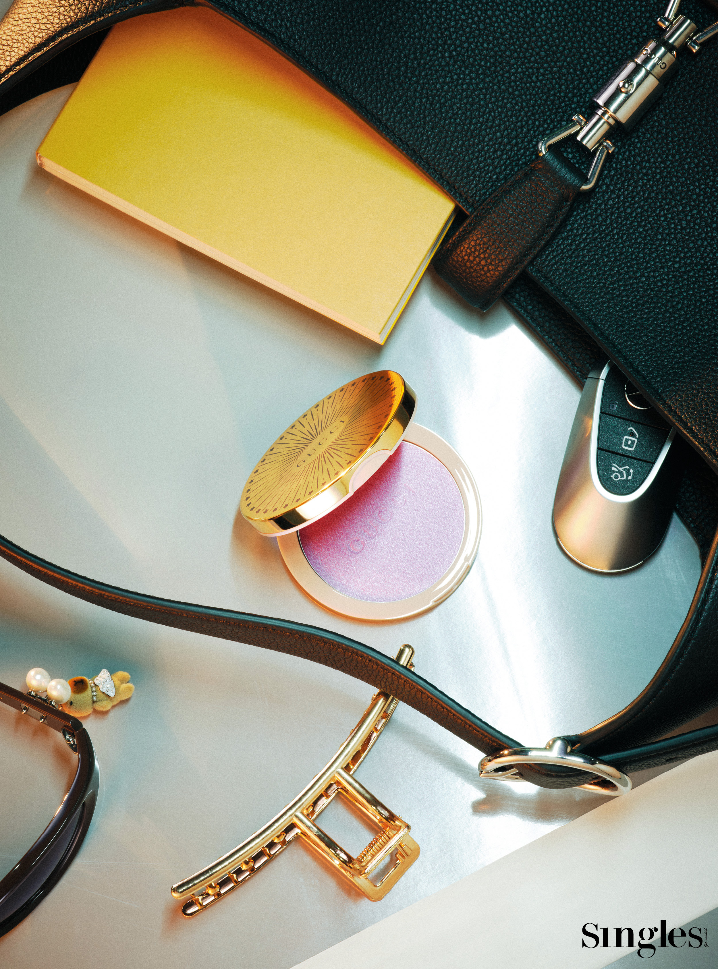 구찌 뷰티 글로우 하이라이터