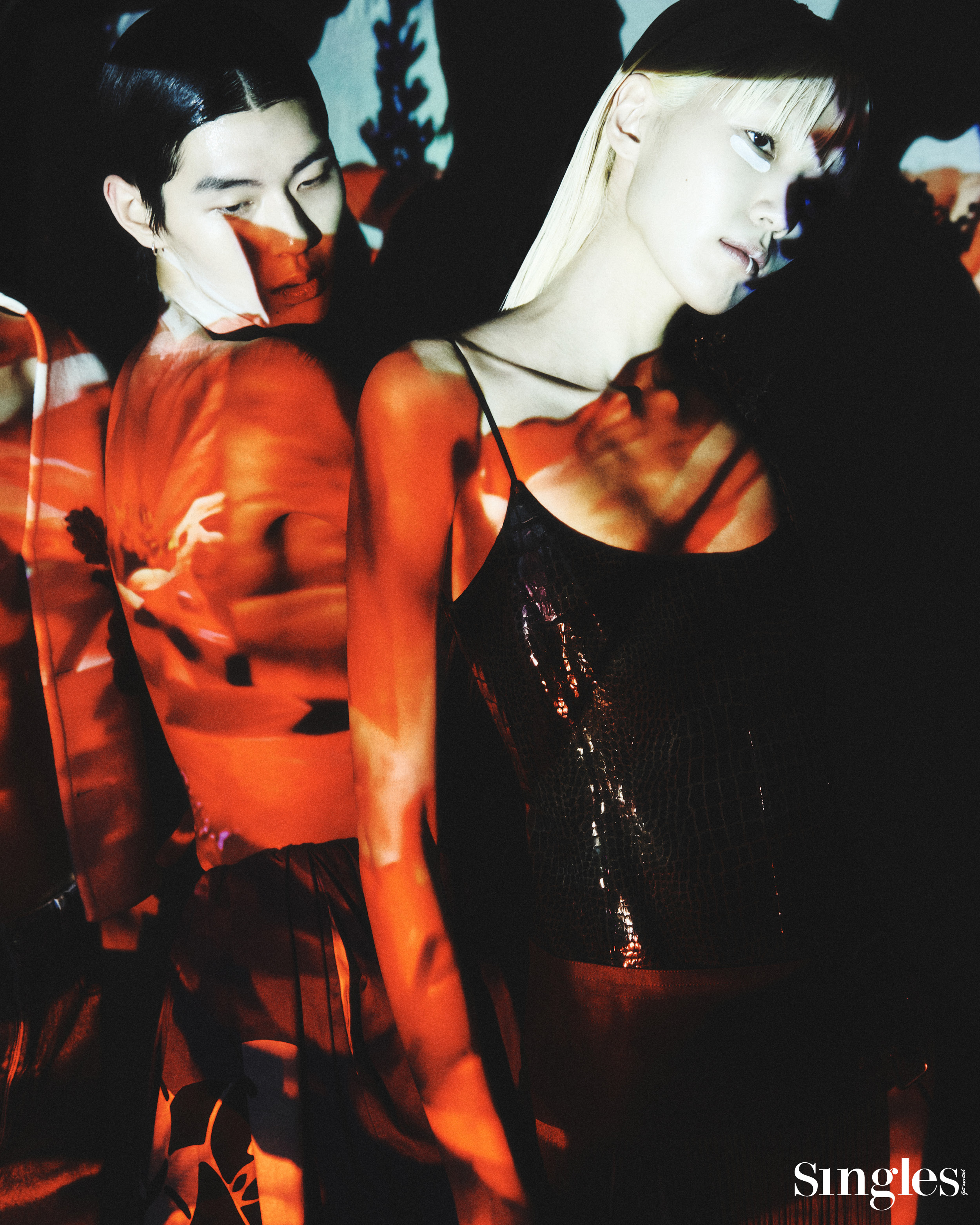 싱글즈 패션 화보, 라이징 모델, 프라다, 블루 마린, 페라가모