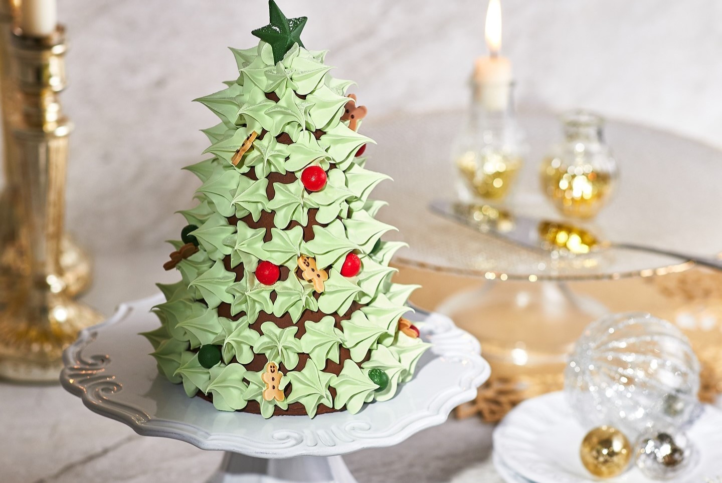 스타벅스가 2024 크리스마스 홀케이크 예약판매를 시작했다.