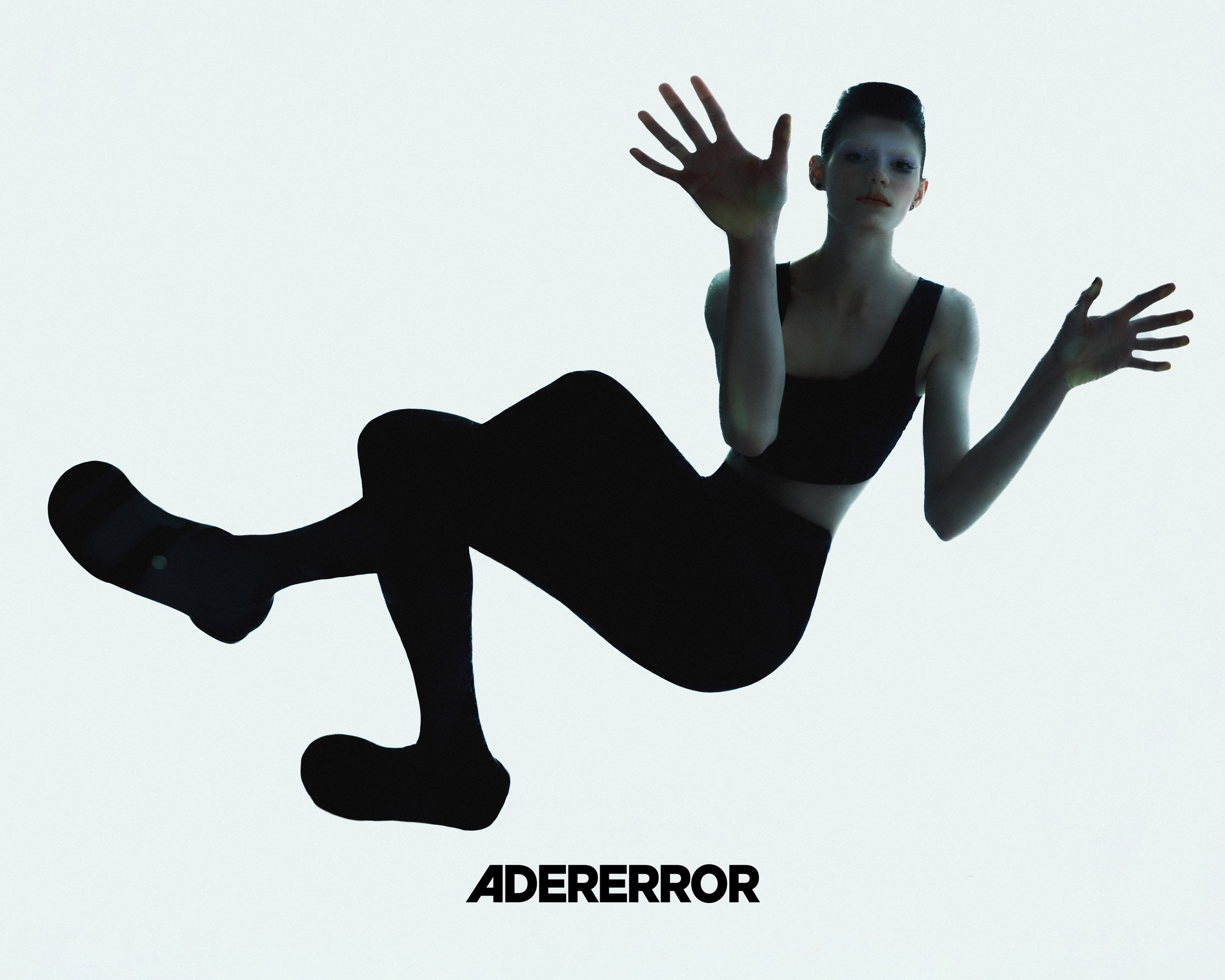 아더에러가 10주년을 맞아 특별한 캡슐 컬렉션 'FUTUORIST'를 발매한다. 