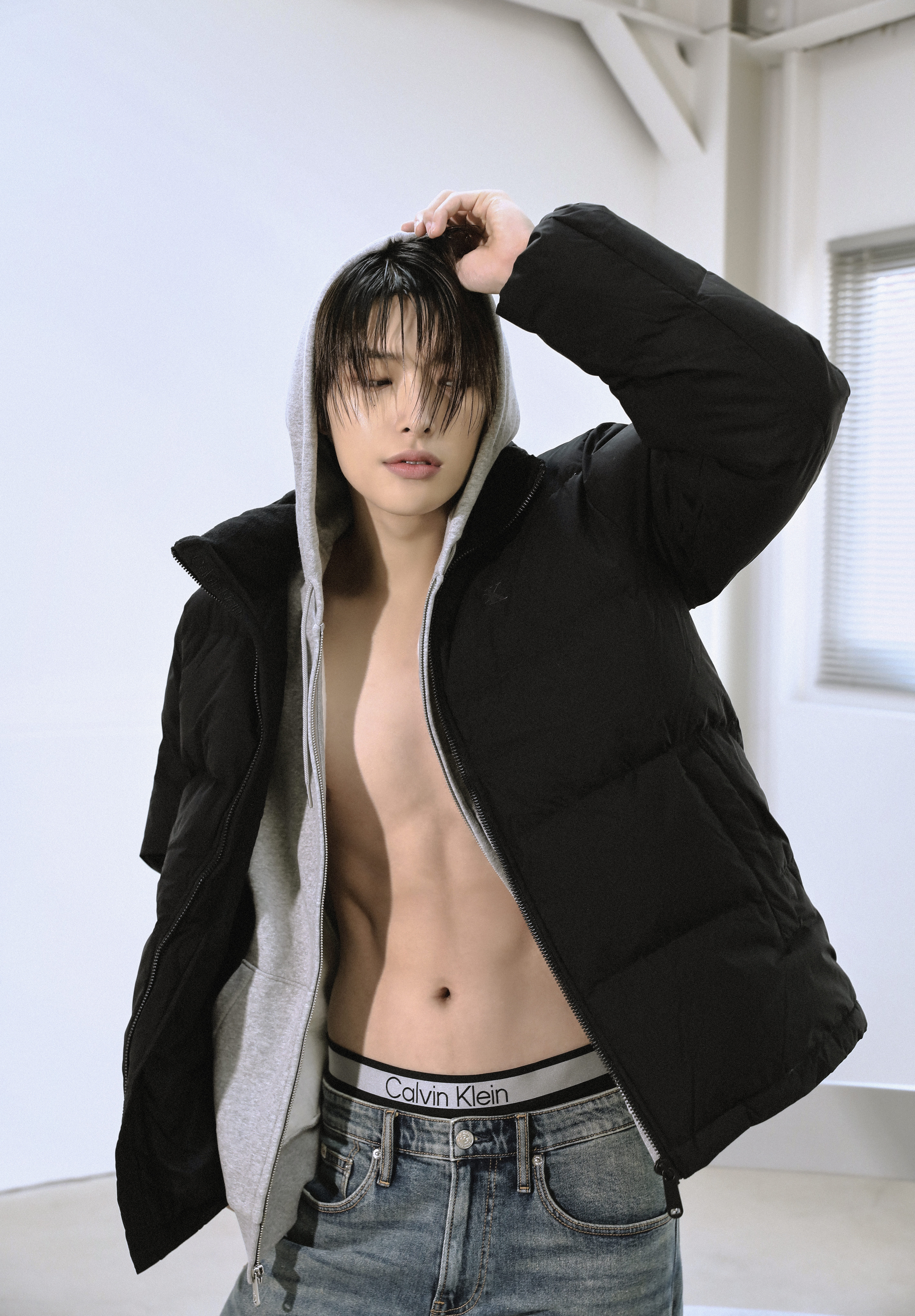 캘빈클라인 언더웨어를 입은 에이티즈 민기