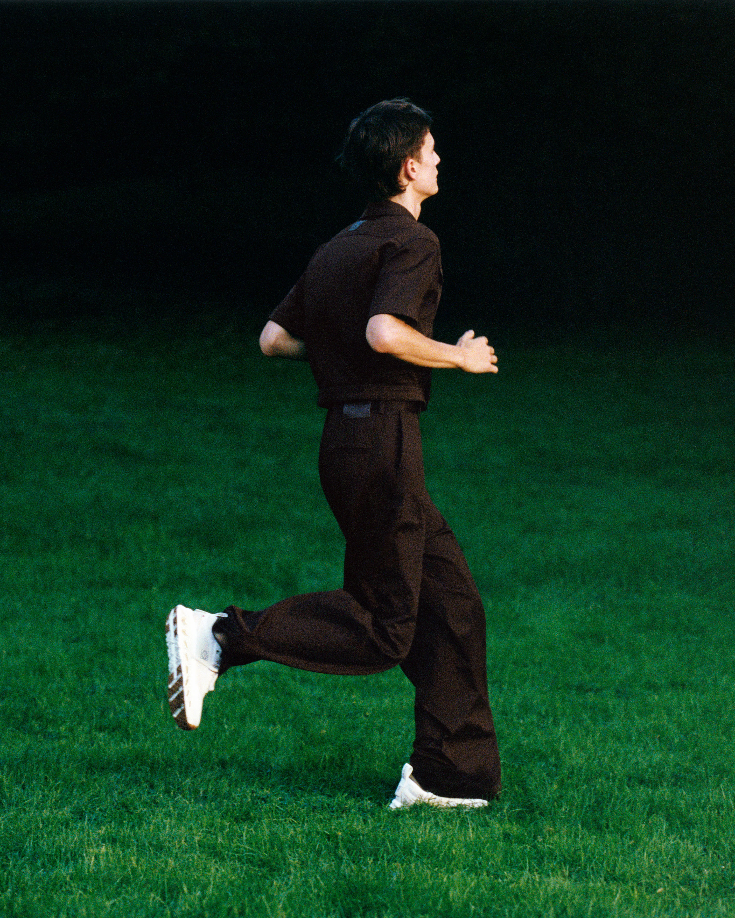 로에베와 온이 협업한 클라우드틸트 2.0 스니커즈