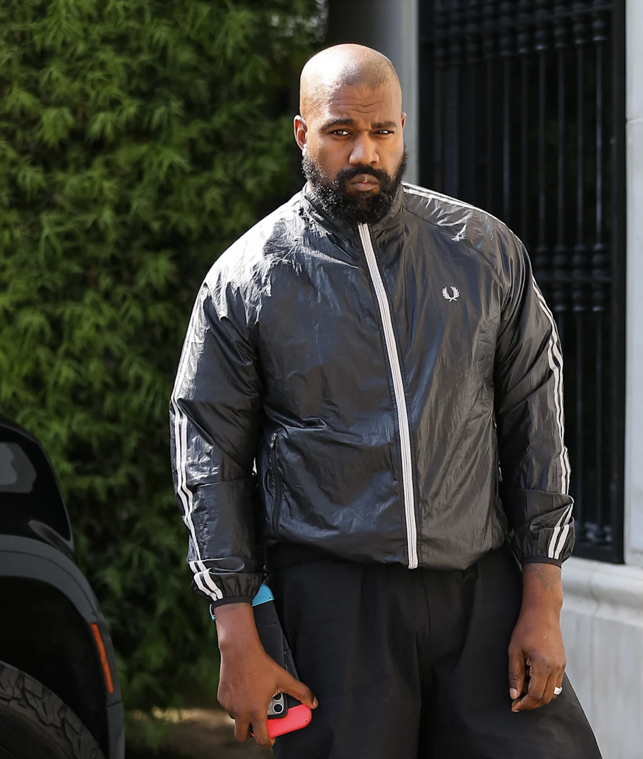 한데 지난 8일 새벽, 예는 예(Ye)가 자신의 소셜 미디어를 통해 아디다스와의 협력 종료를 공식적으로 선언하며 강력한 입장을 표명했다. 