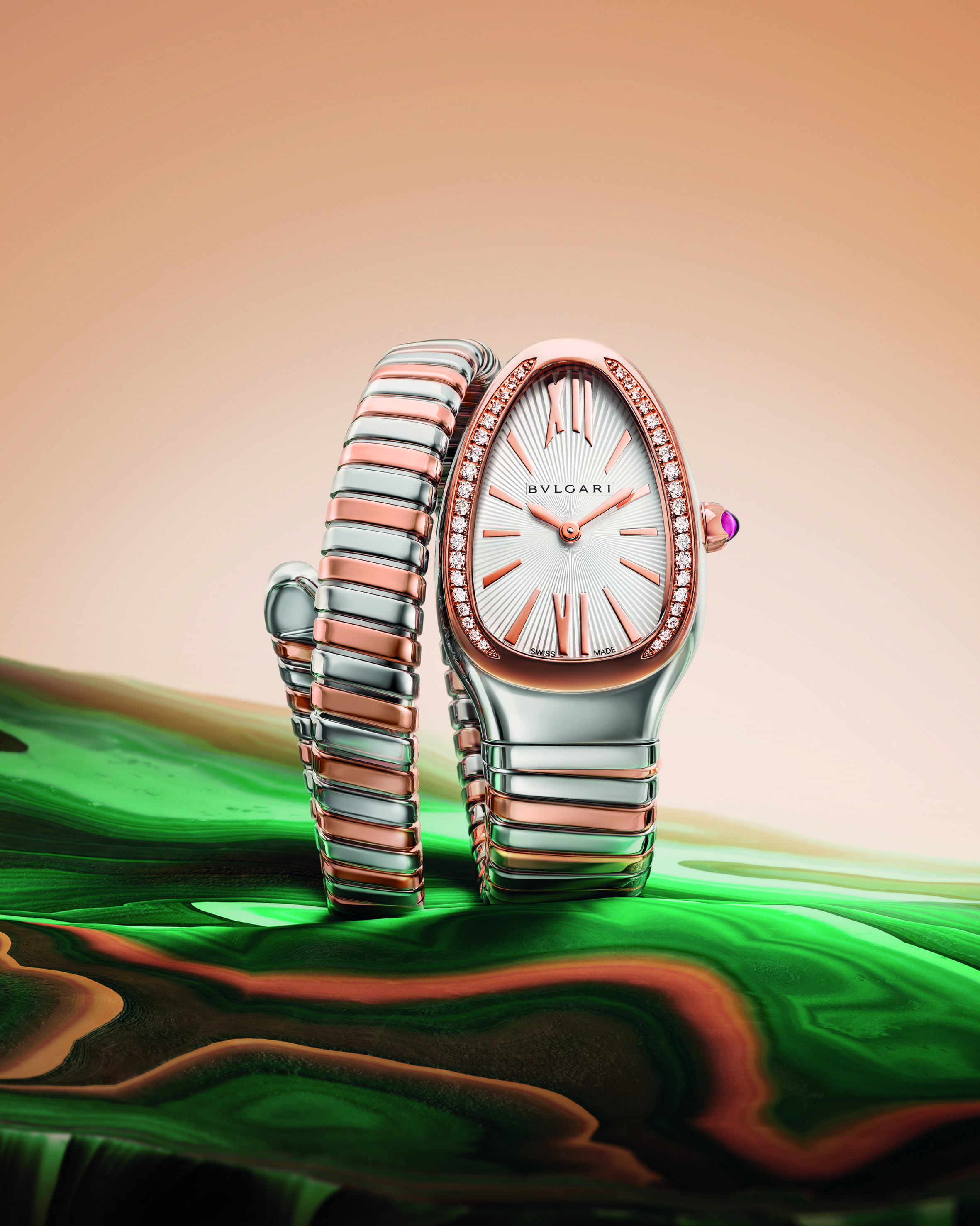  불가리가 2025년, 뱀의 해를 맞아 세르펜티 인피니토 캠페인을 전개한다. 