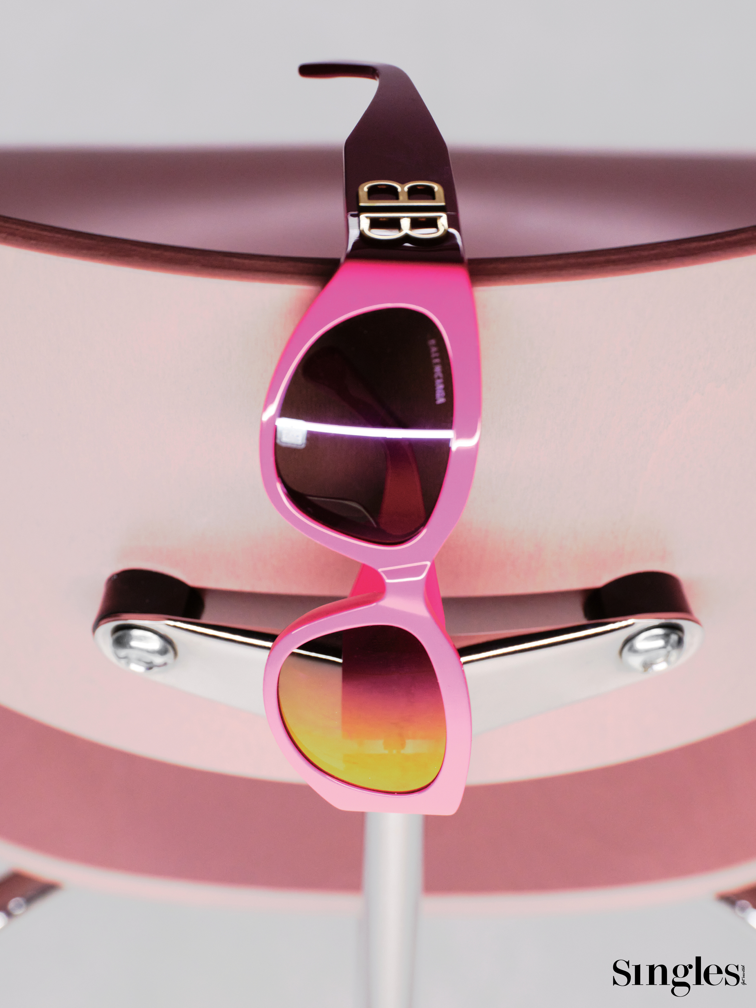 발렌시아가 핫핑크 선글라스, 와일드스피어스 바이 이노메싸 SE68 체어