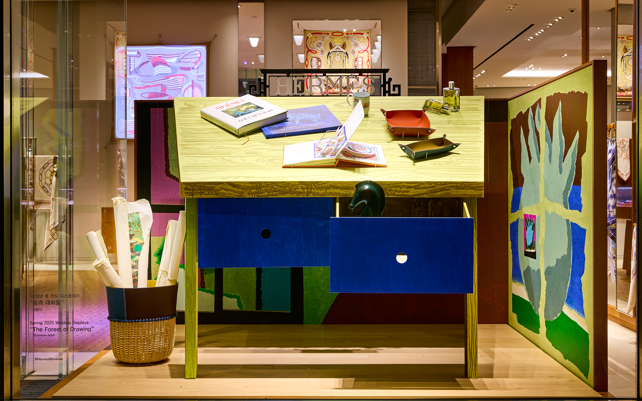 메종 에르메스 도산 파크의 봄 윈도 디스플레이