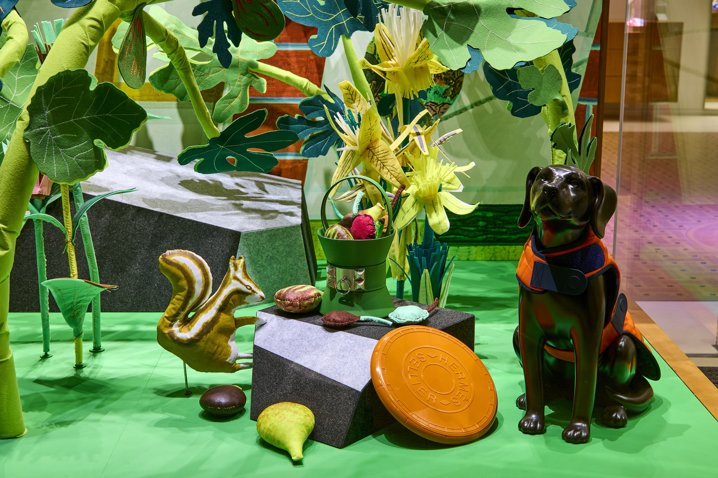 메종 에르메스 도산 파크의 봄 윈도 디스플레이