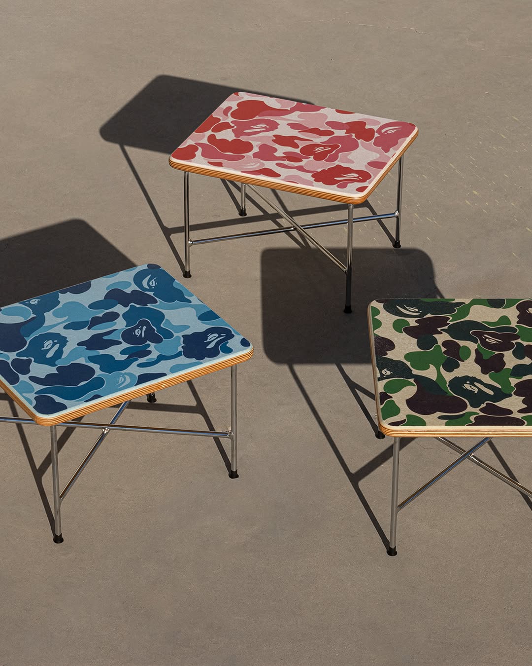 베이프와 모더니카 콜라보 테이블