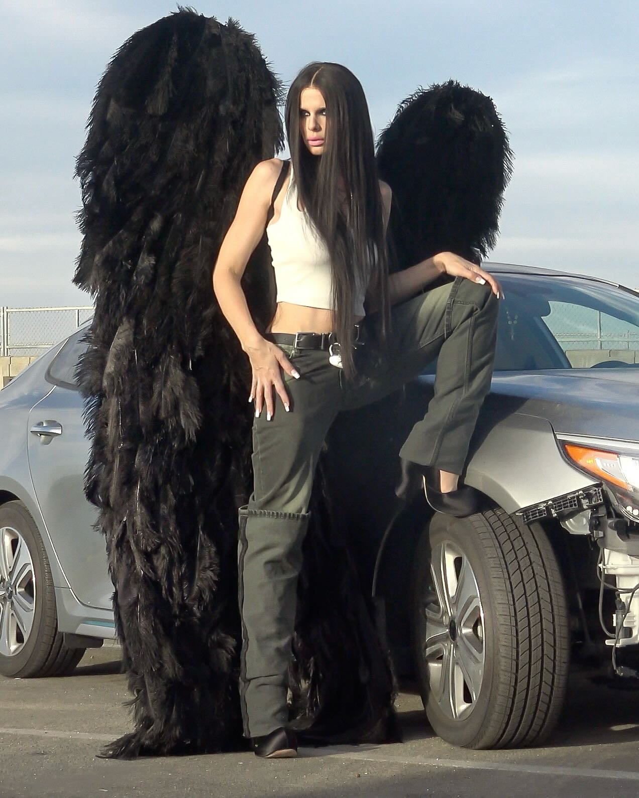 헤븐 바이 마크 제이콥스의 키치한 감성과 와이 프로젝트의 반항 정신을 결합한 협업 컬렉션.