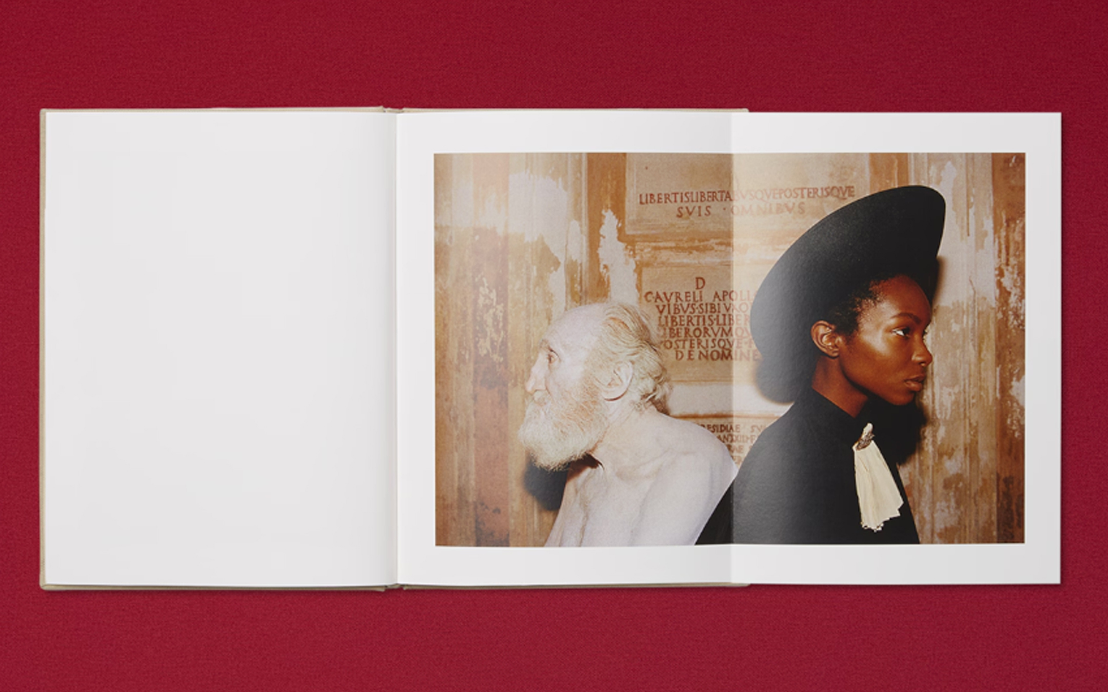 요르고스 란티모스 아트북 ‘난생(Oviparity)’