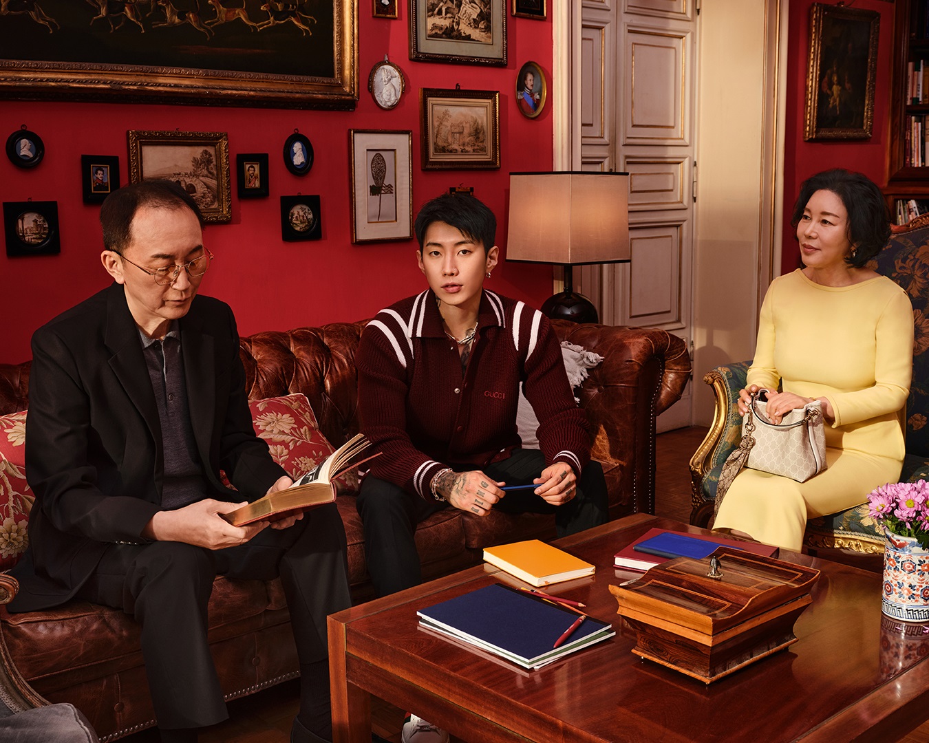 5월 감사의 달을 기념해 박재범과 부모님이 함께한 ‘구찌 투게더(GUCCI TOGETHER)’ 캠페인.