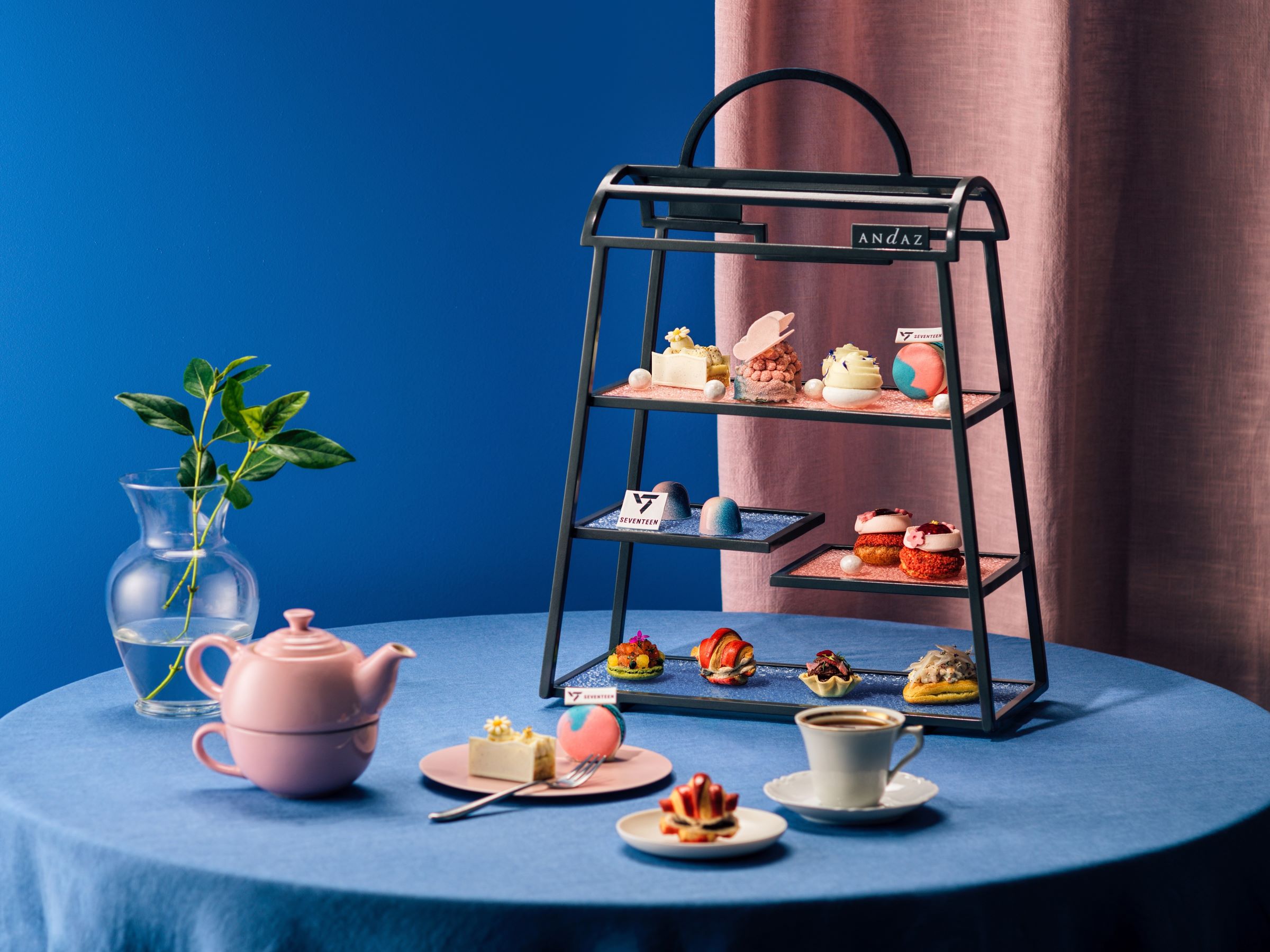 안다즈 X 세븐틴 프로모션 티 세트