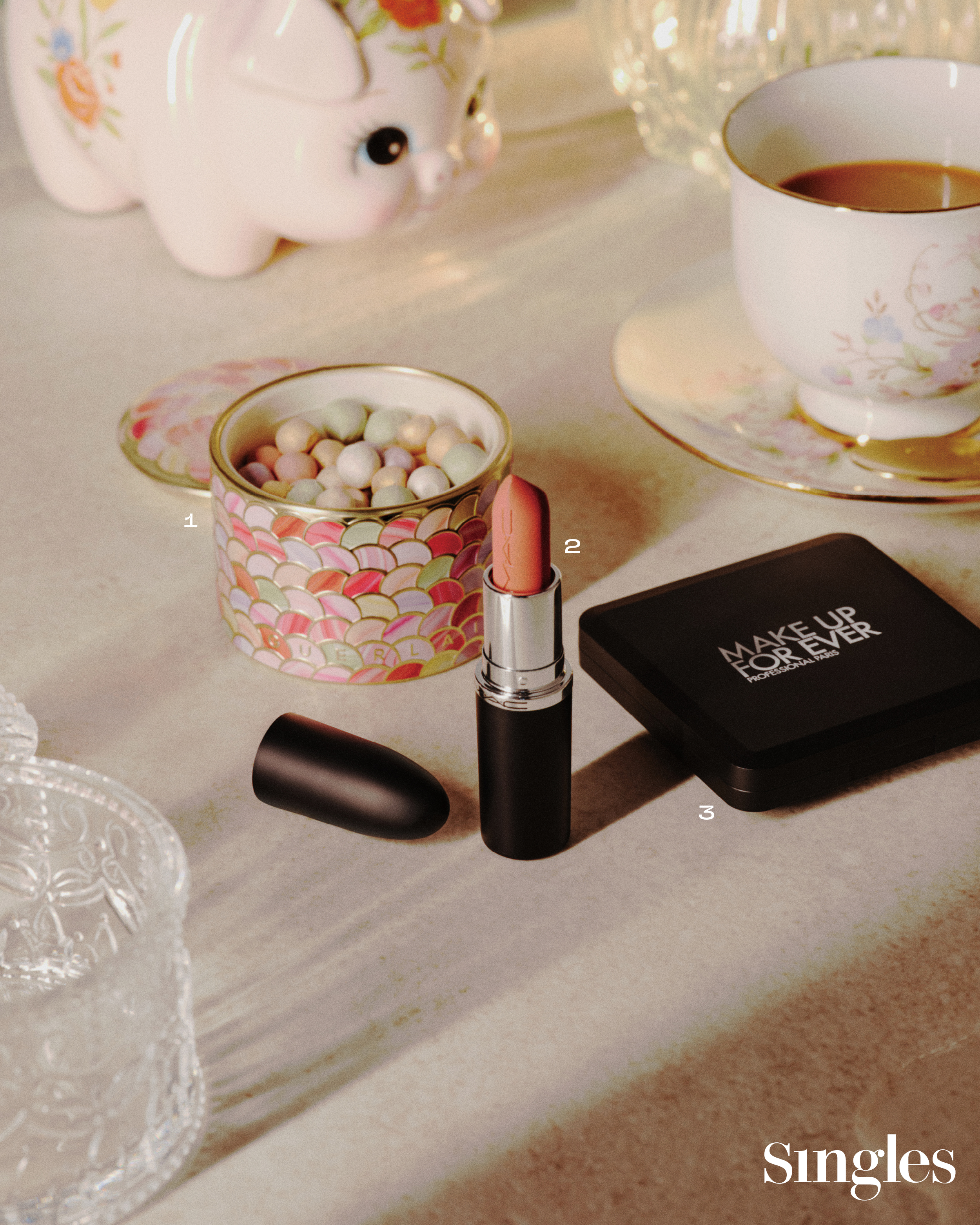 겔랑 메테오리트 라이트 리빌링 펄 오브 파우더 02 로즈, 맥 맥시멀 실키 매트 립스틱 벨벳 테디, 메이크업포에버 HD SKIN 퍼펙팅 프레스드 파우더