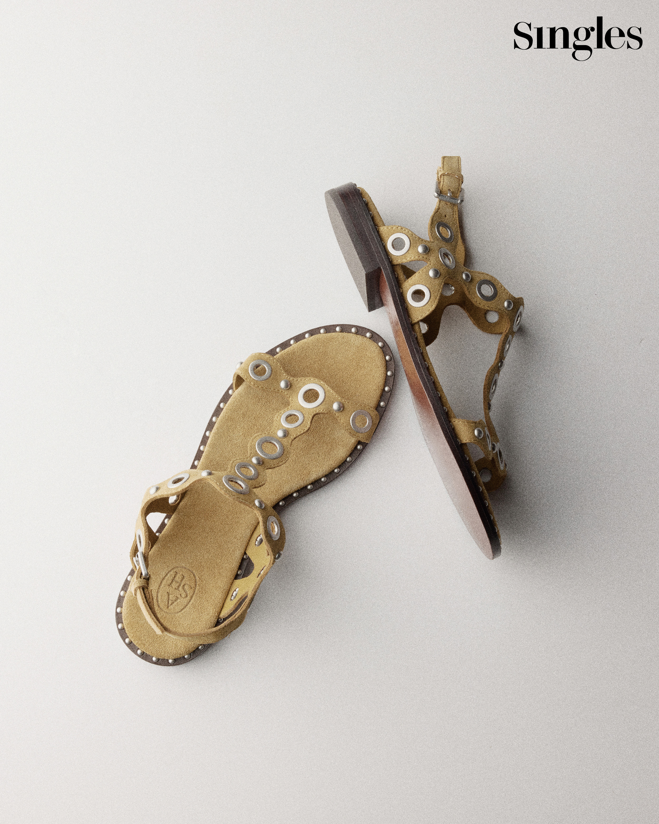 아쉬 스트랩 샌들