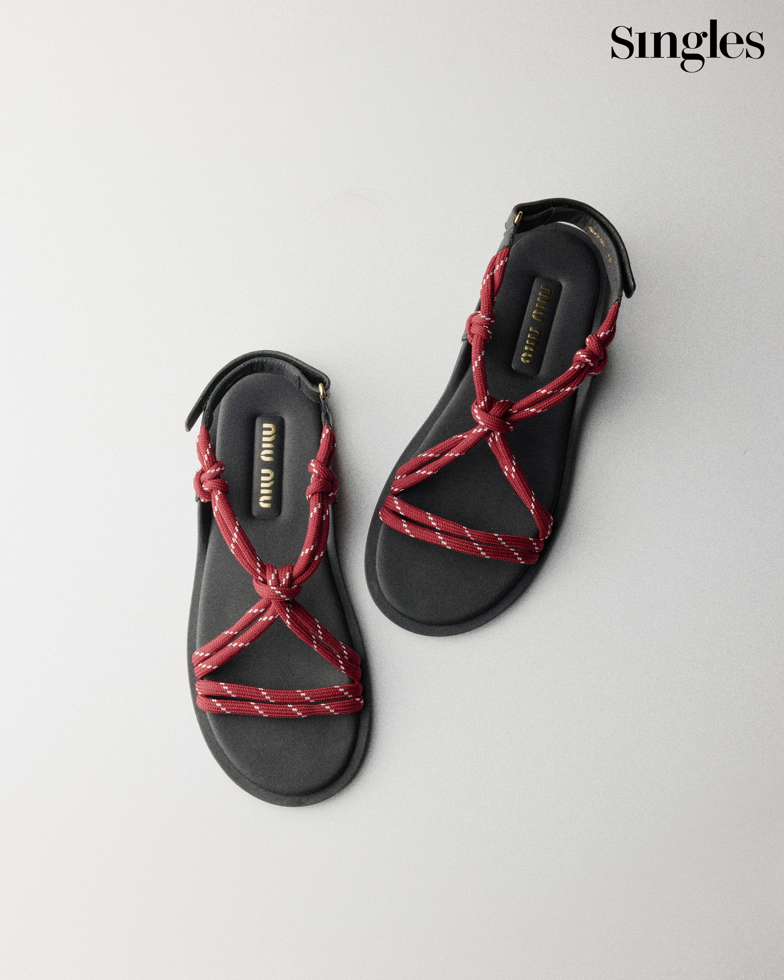 미우미우 가죽 샌들