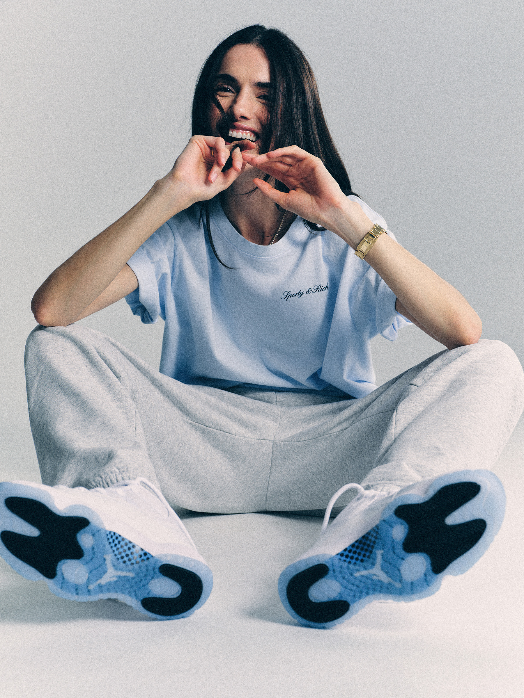 스포티앤리치(Sporty & Rich)가 2025년 여름 시즌을 맞아 브랜드의 정체성을 담은 ‘코어(Core) 드롭’을 선보인다. 