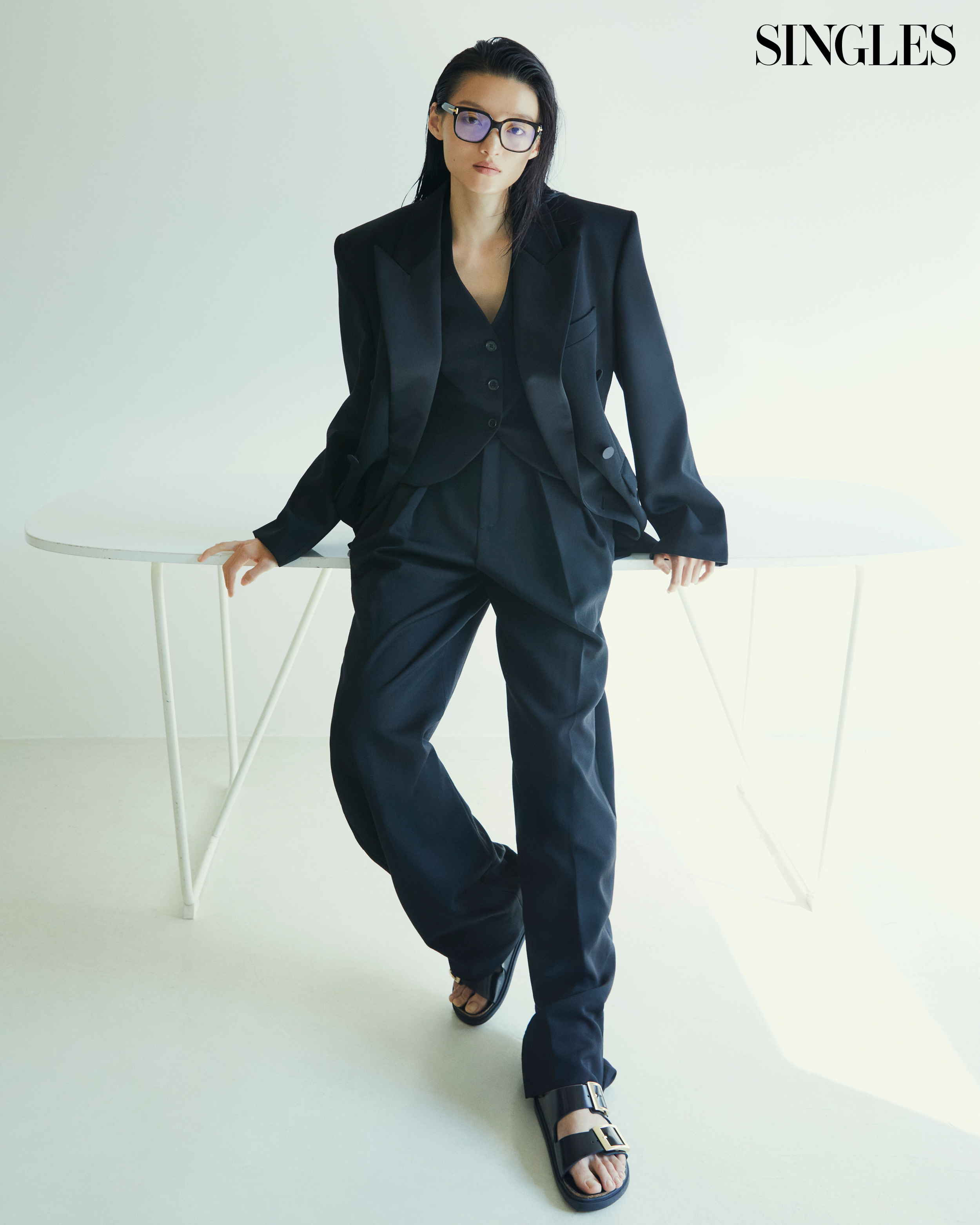 생 로랑 by 안토니 바카렐로, H&M, 톰 포드, 버켄스탁