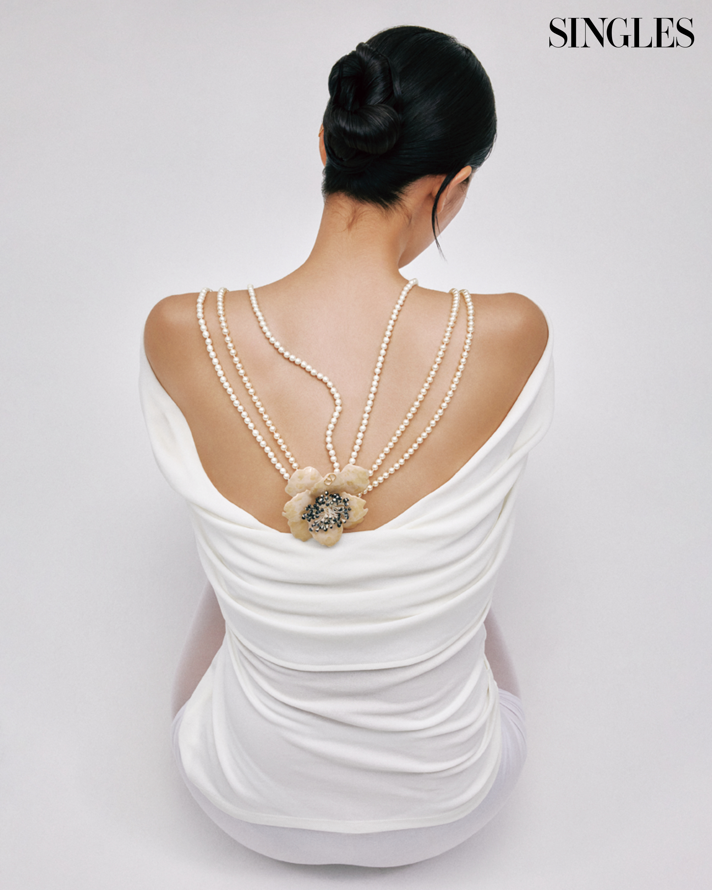 발렌티노 가라바니, 자크뮈스, 진주 목걸이, 니트 톱